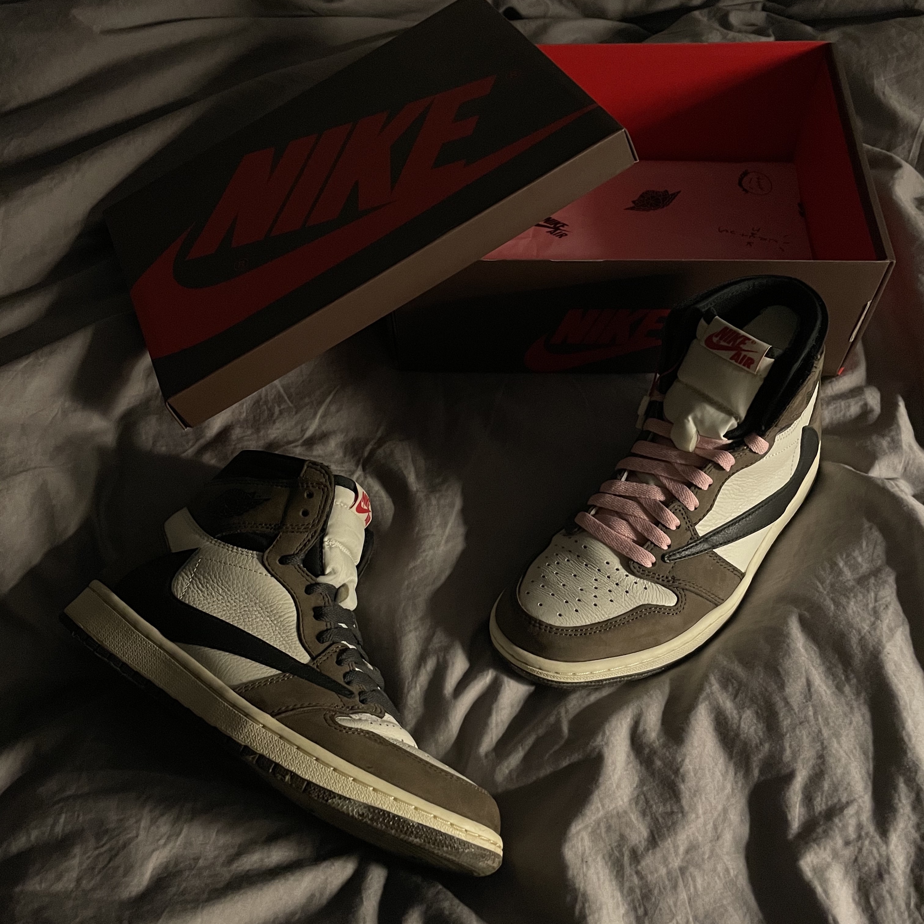 Jordan 1 x Travis Scott Retro High OG SP Mocha 착용 스타일