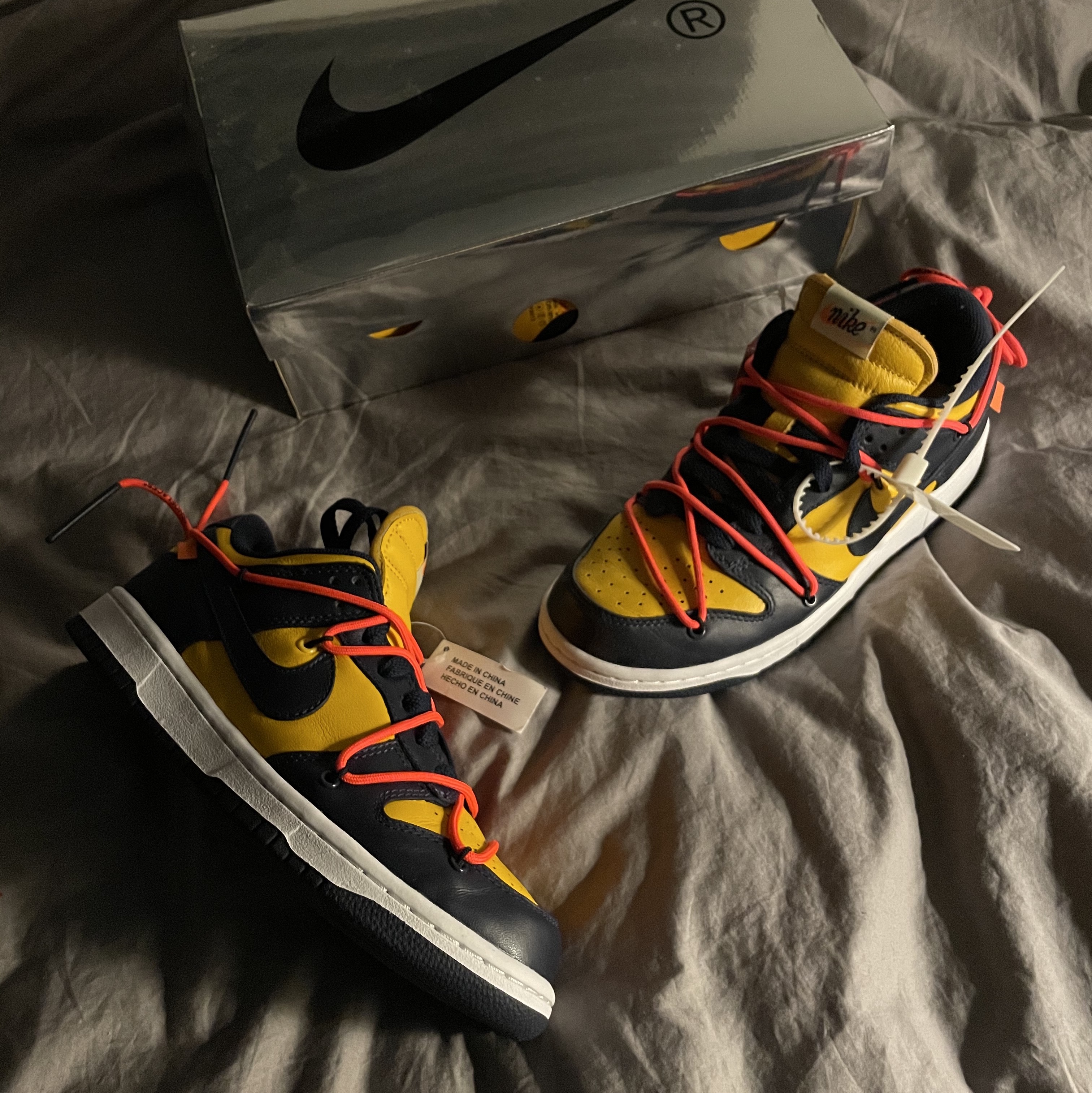 Nike x Off-White Dunk Low University Gold Midnight Navy 착용 스타일