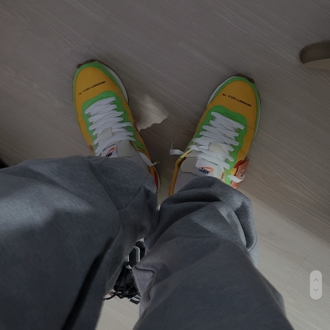 Nike Challenger OG University Gold Habanero Red, Nike Air More Uptempo Black White 2020 착용 스타일 - 2