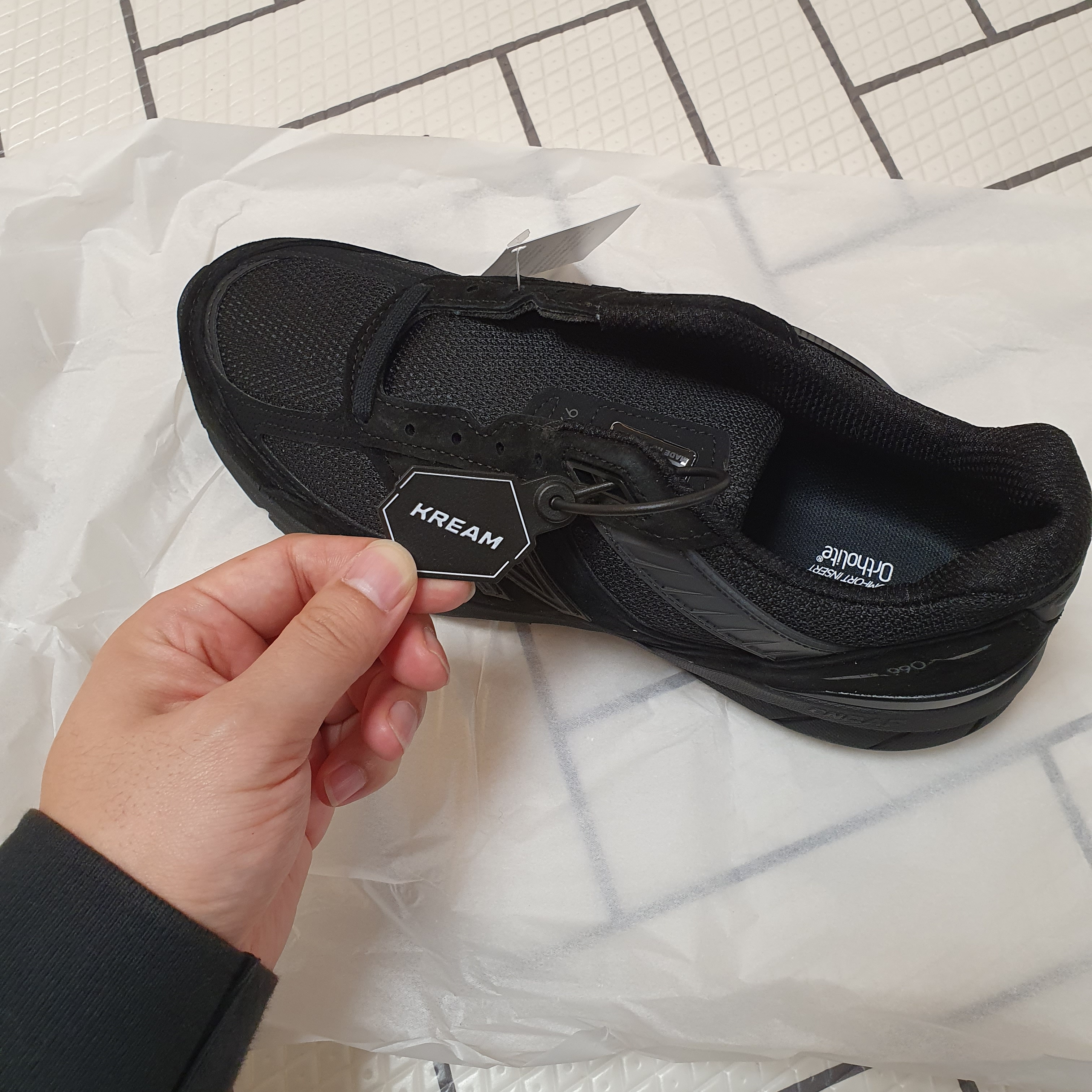 New Balance 990v5 Made in USA Triple Black - D Standard 착용 스타일 - 4