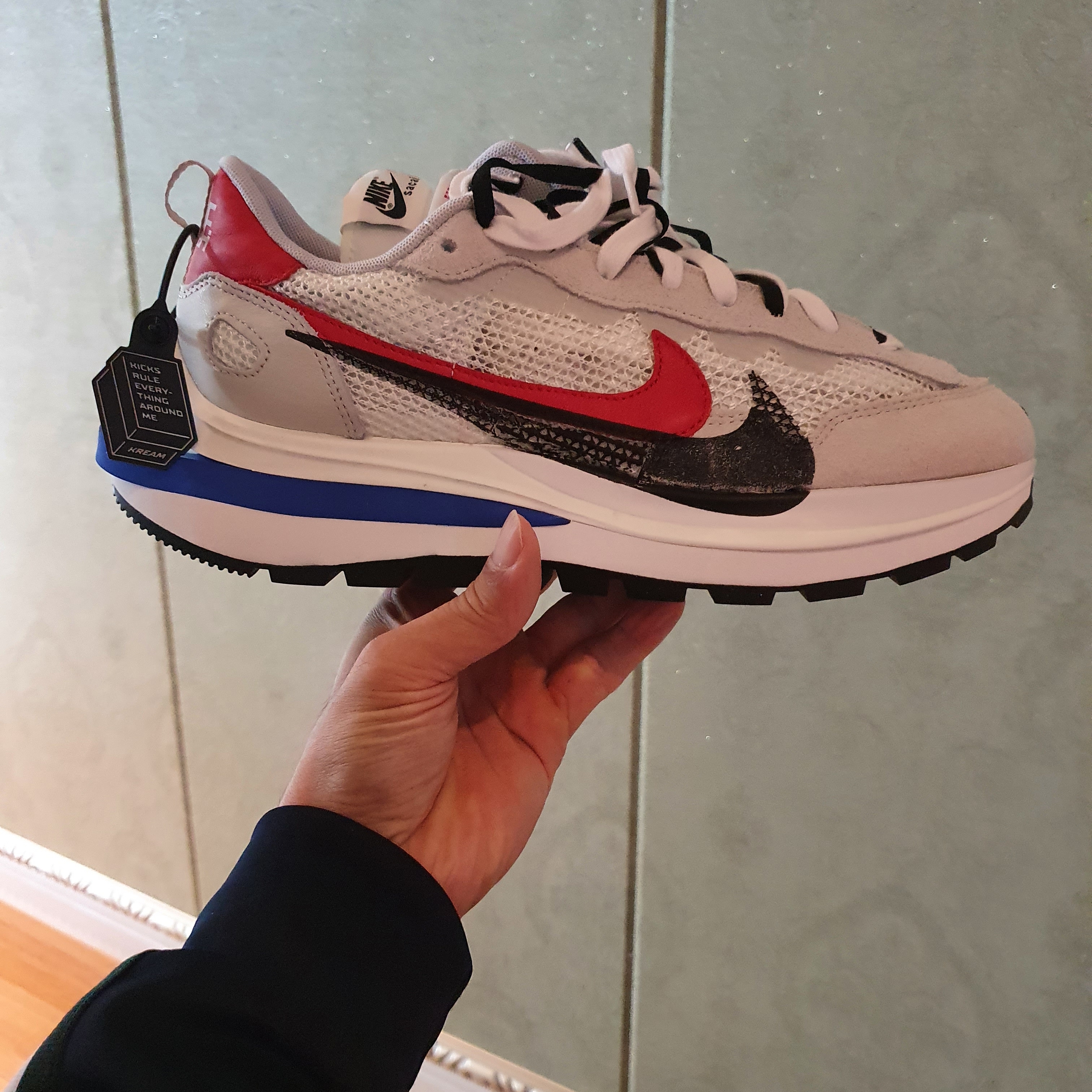 Nike x Sacai VaporWaffle Royal Fuchsia 착용 스타일 - 2