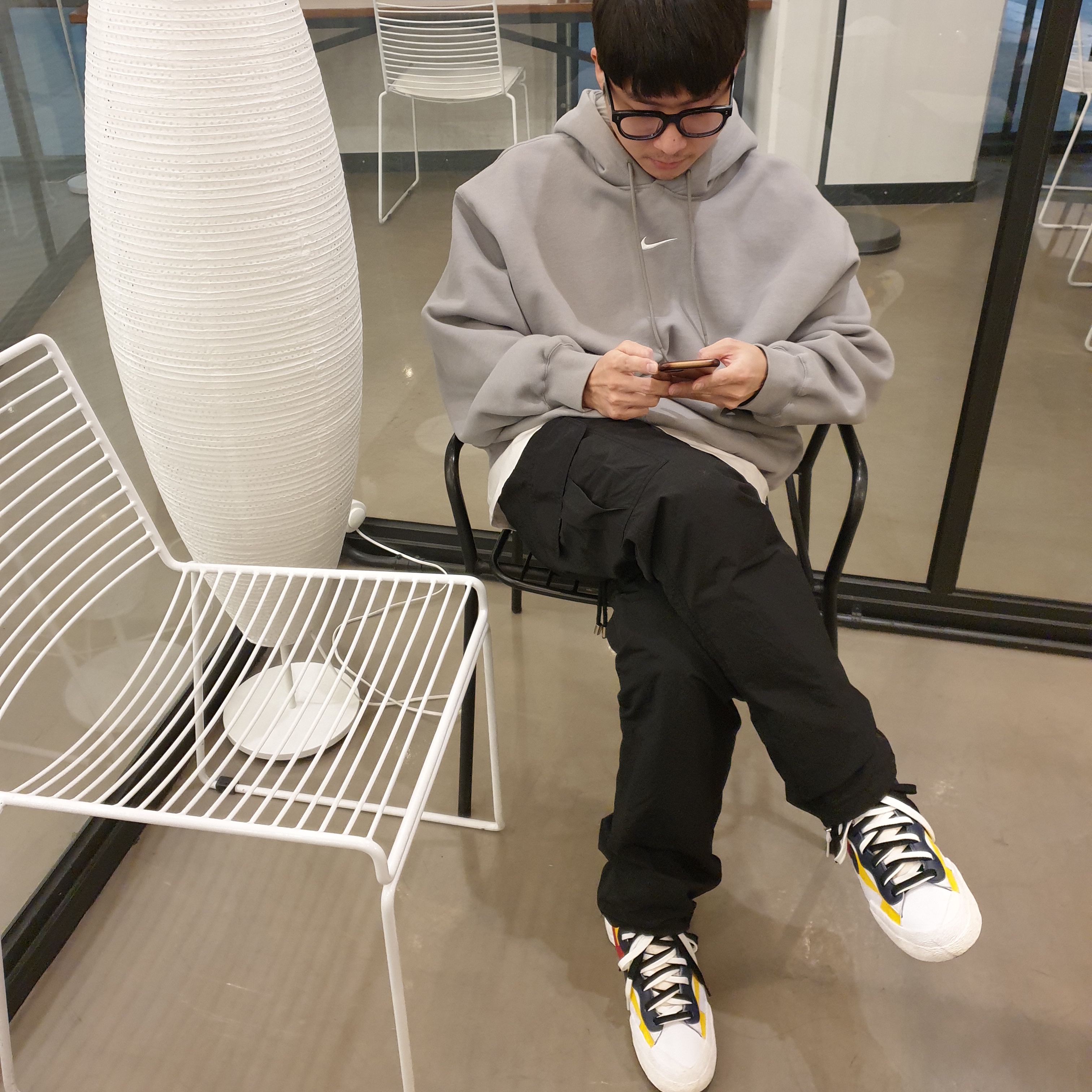 Nike x Sacai Blazer Mid Snow Beach, Nike x Fear of God Double Hood Hoodie Dust Sail 착용 스타일