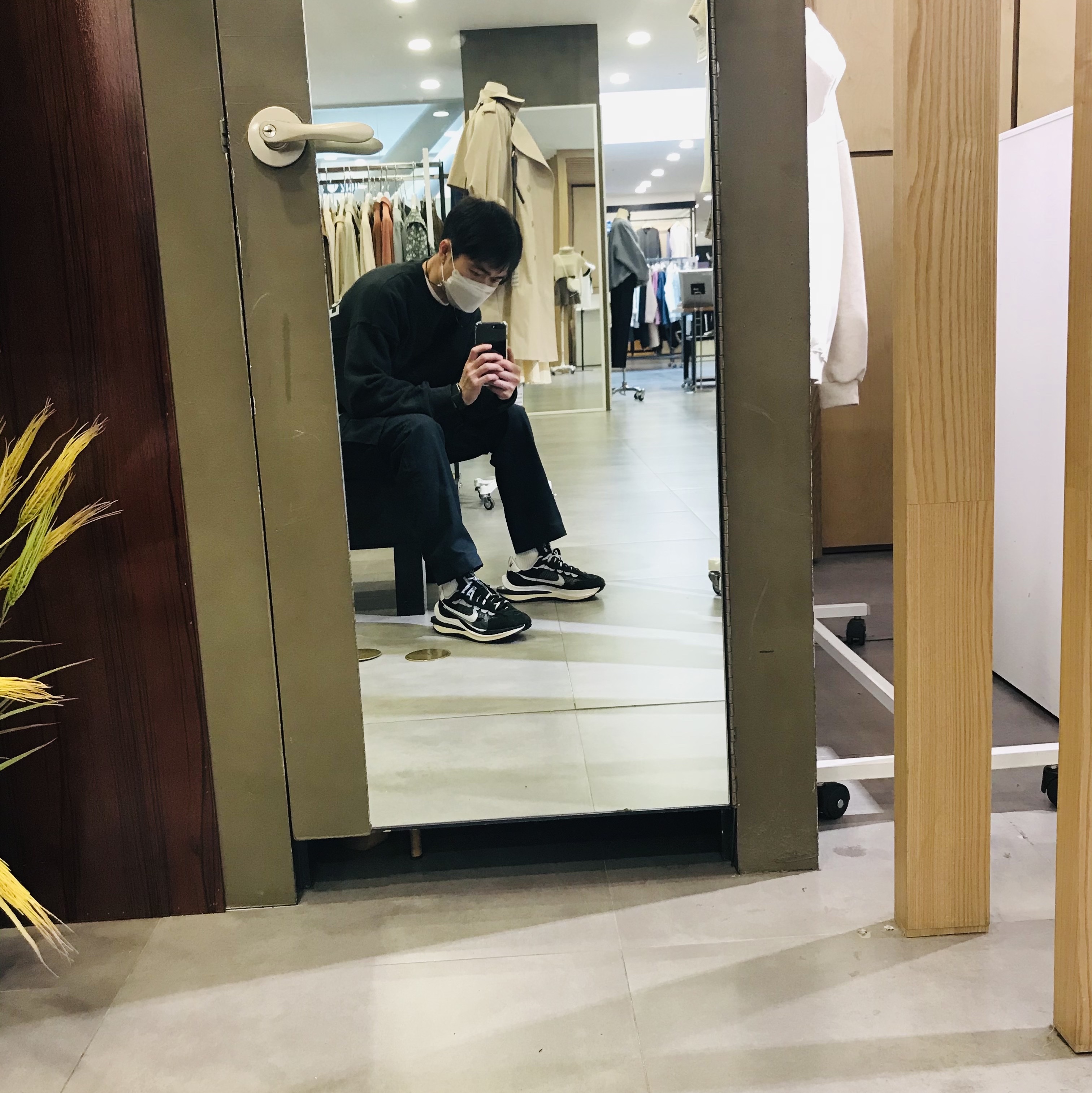 Nike x Sacai VaporWaffle Black White 착용 스타일 - 1