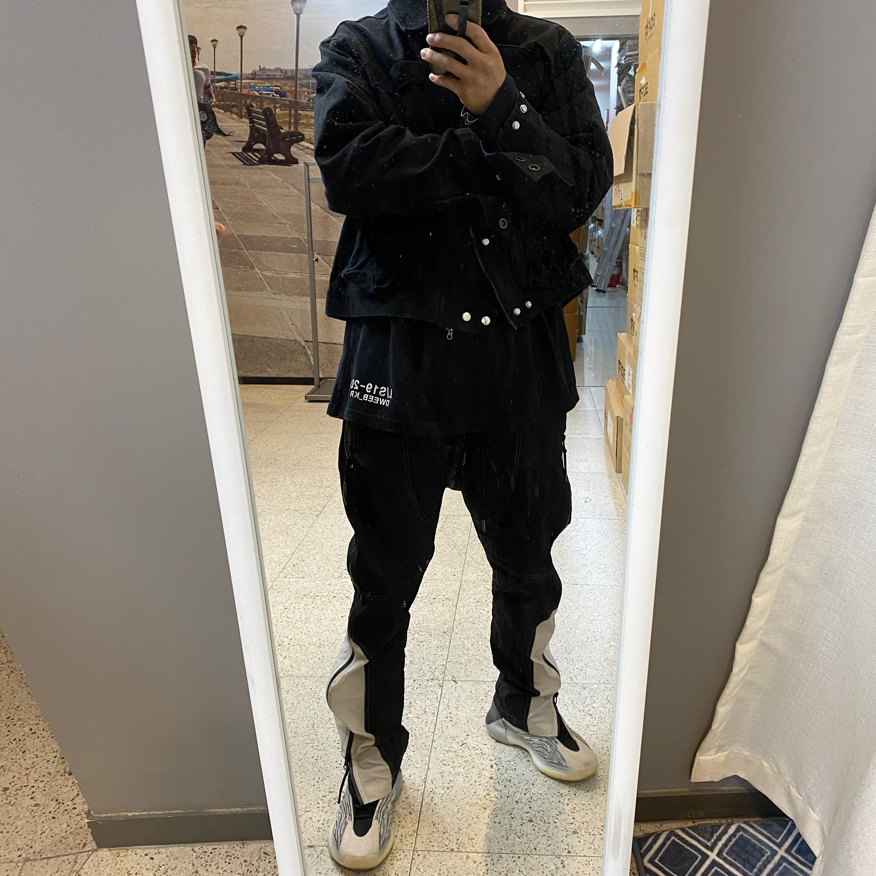 Adidas Yeezy QNTM Lifestyle 착용 스타일