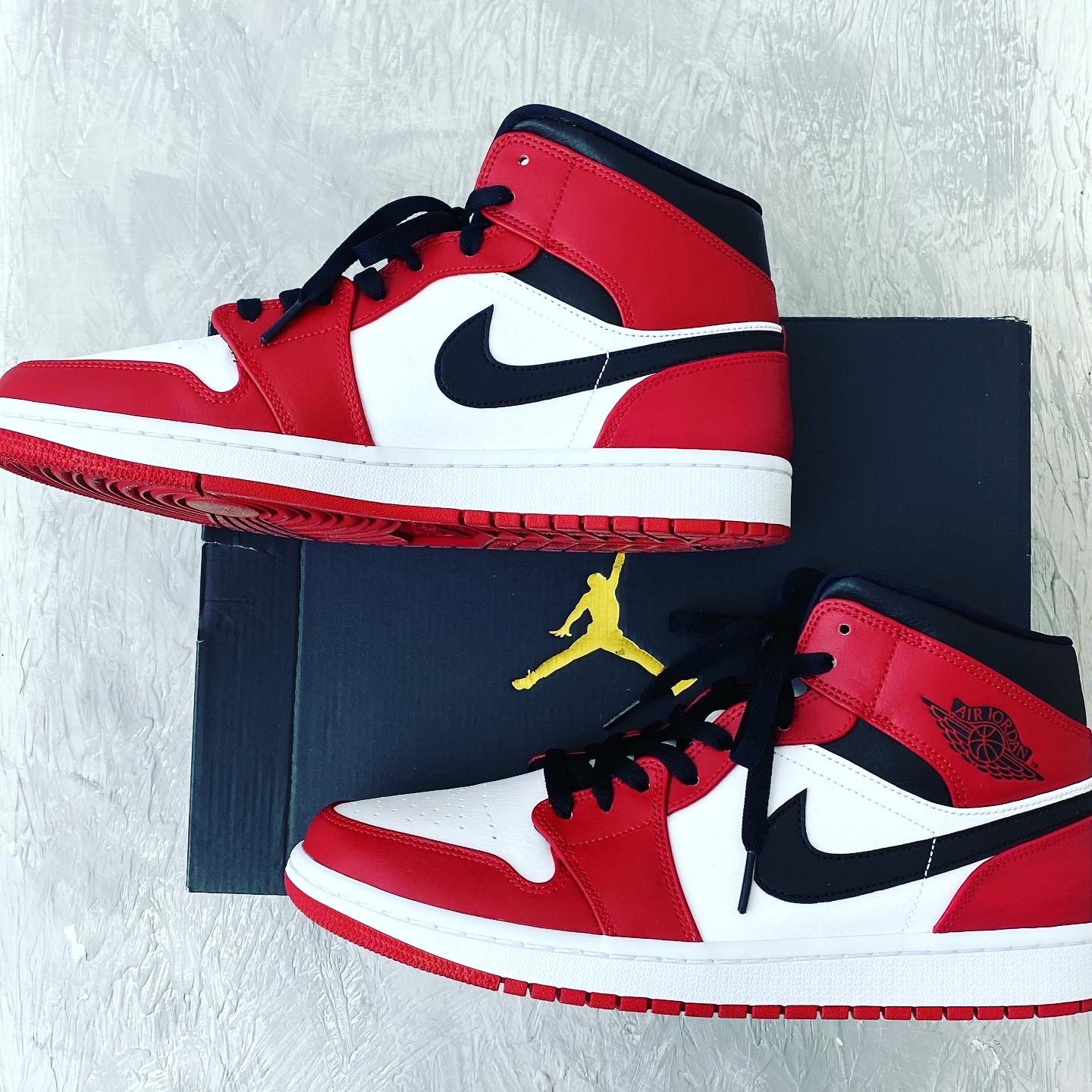 Jordan 1 Mid Chicago 2020 착용 스타일 - 1