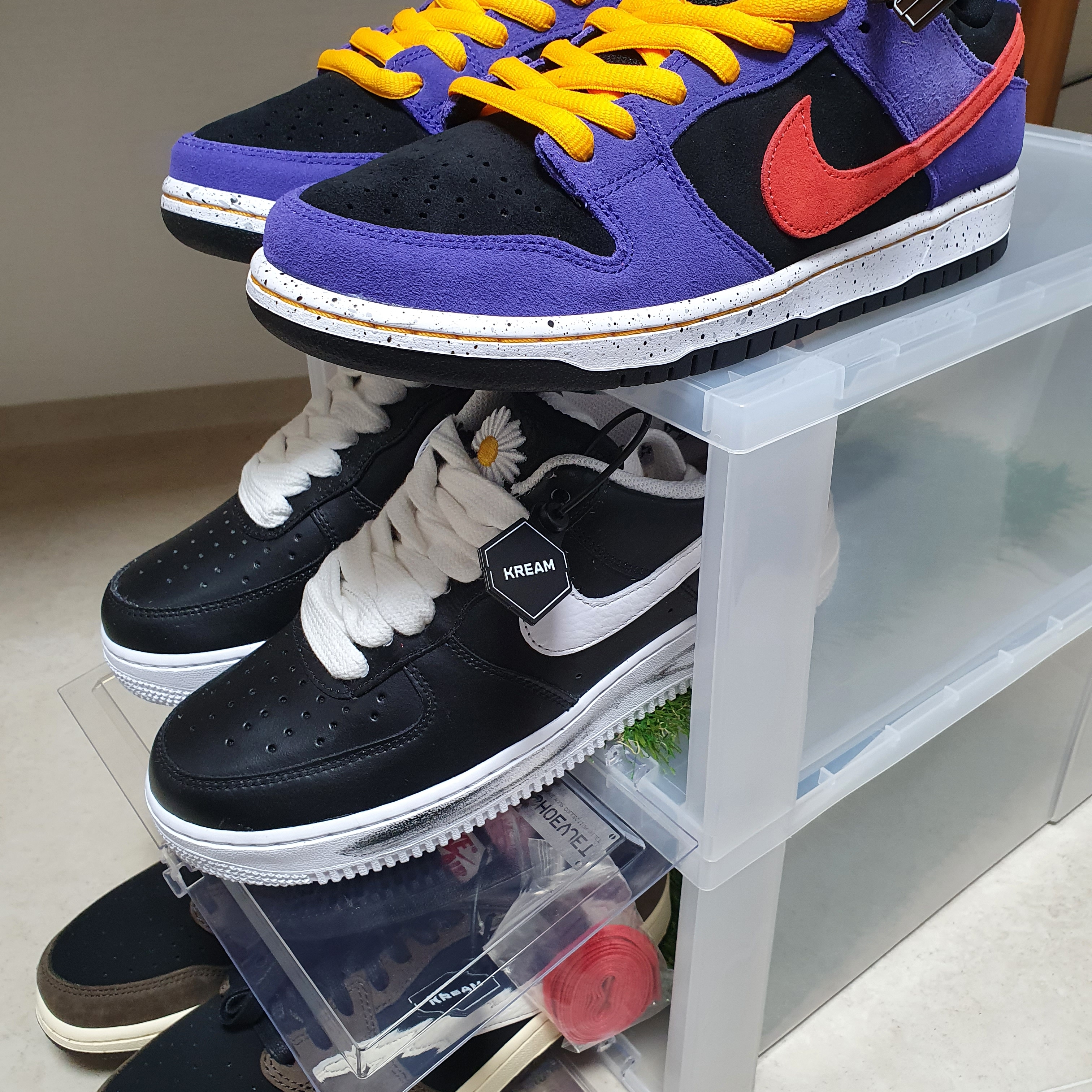 Jordan 1 x Travis Scott Retro Low OG SP Mocha, Nike SB Dunk Low Pro Trail 착용 스타일