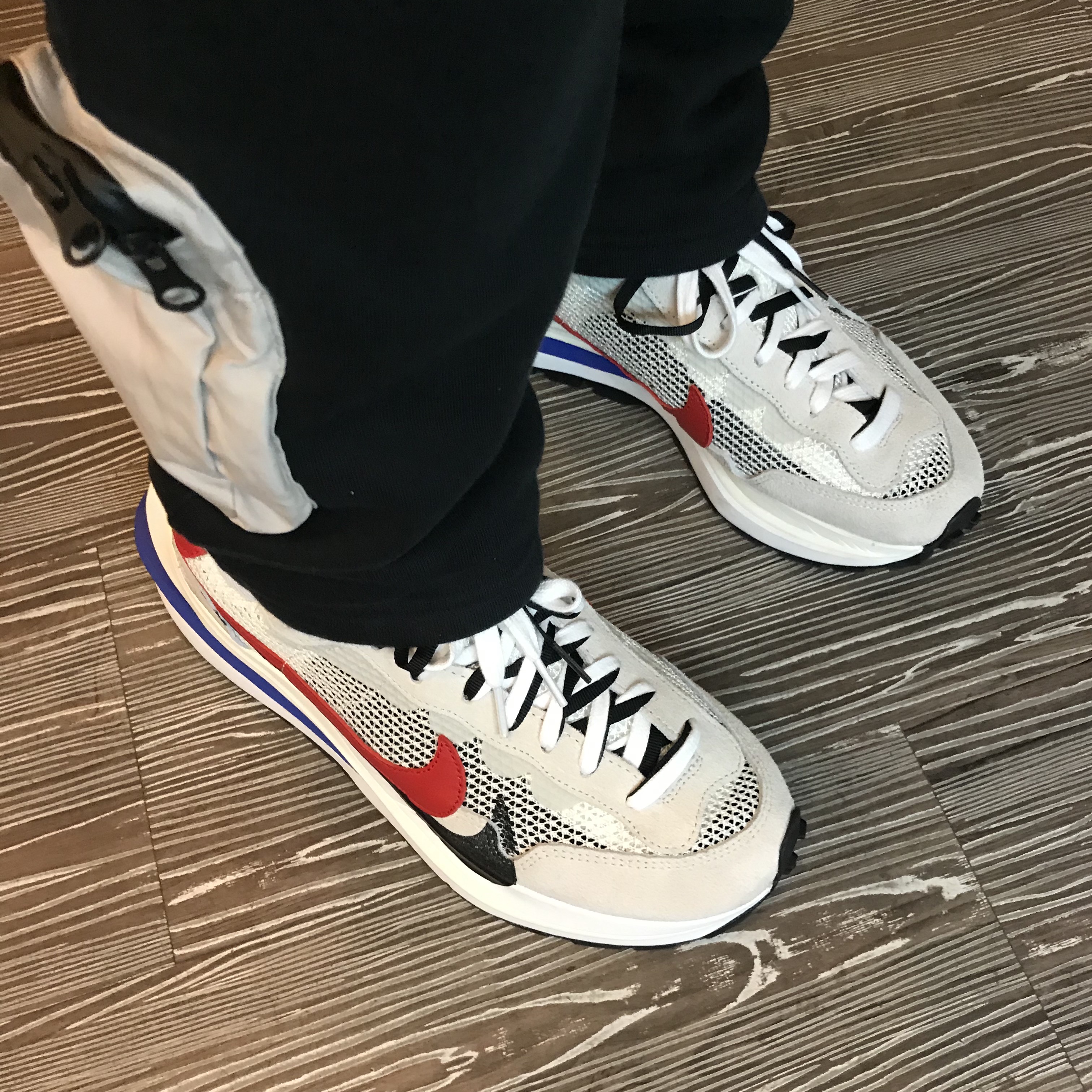 Nike x Sacai VaporWaffle Royal Fuchsia 착용 스타일