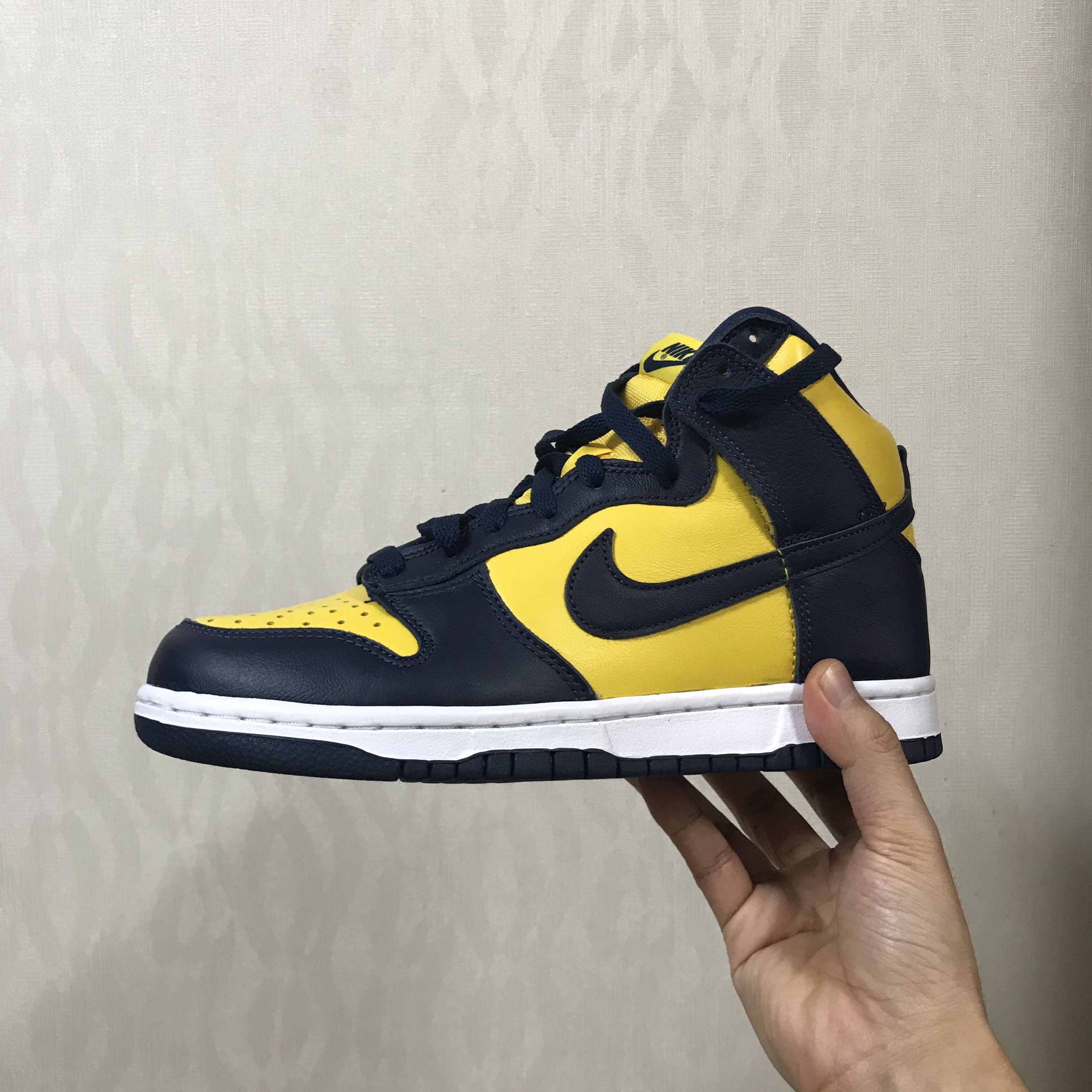 Nike Dunk High SP Maize & Blue 착용 스타일
