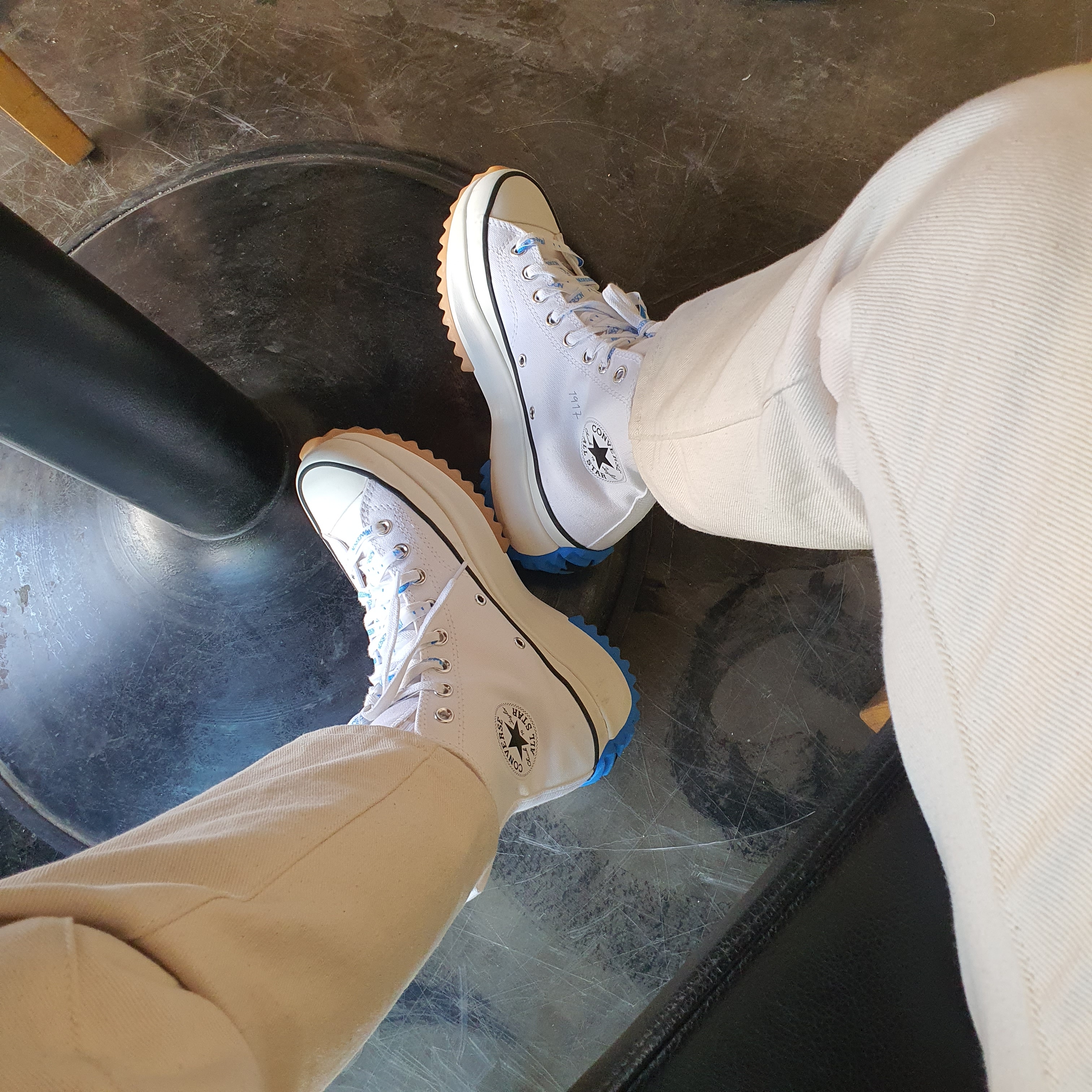 Converse x JW Anderson Run Star Hike Hi White, (TD) Nike x Travis Scott Air Force 1 Low Cactus Jack 착용 스타일 - 3