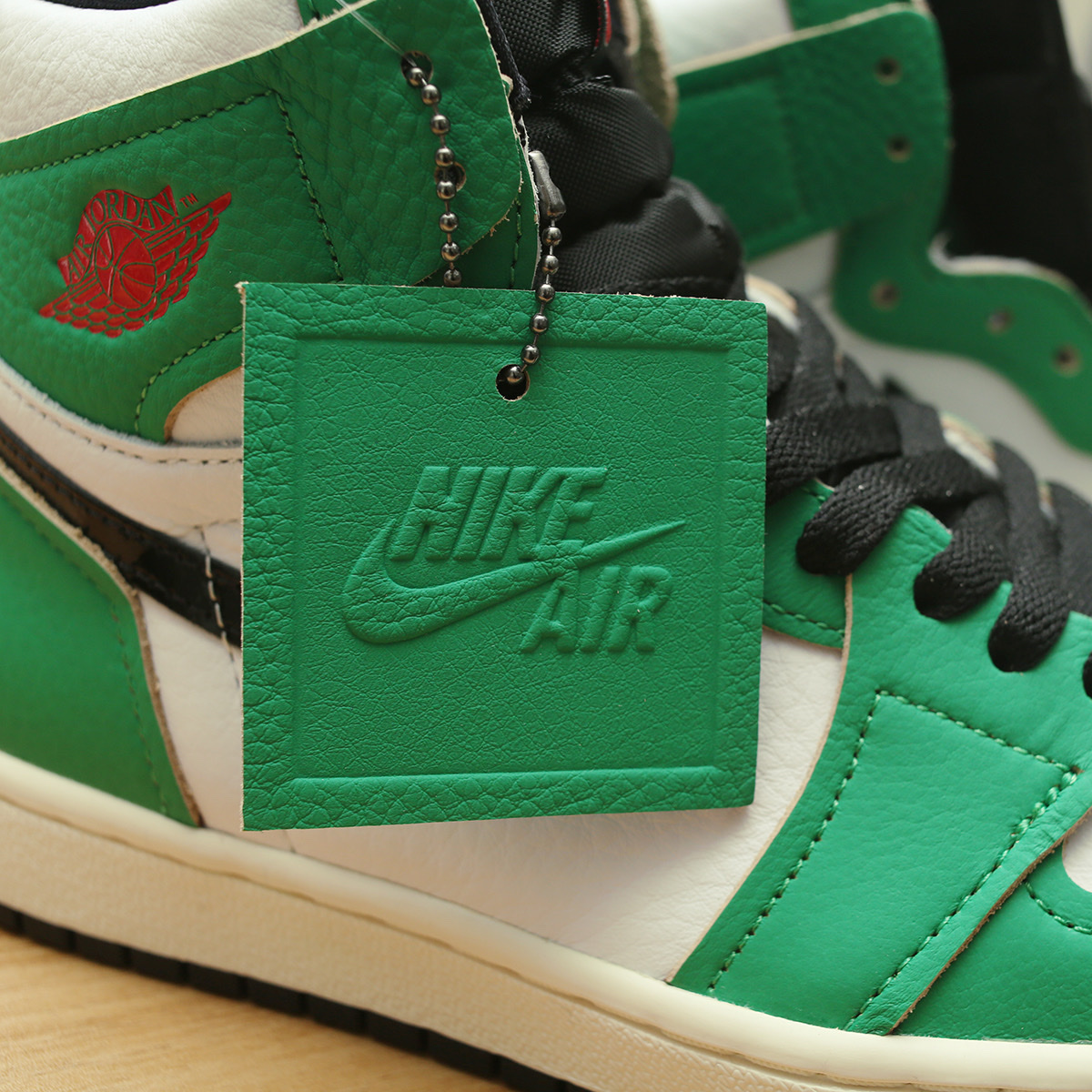 (W) Jordan 1 Retro High OG Lucky Green 착용 스타일 - 2