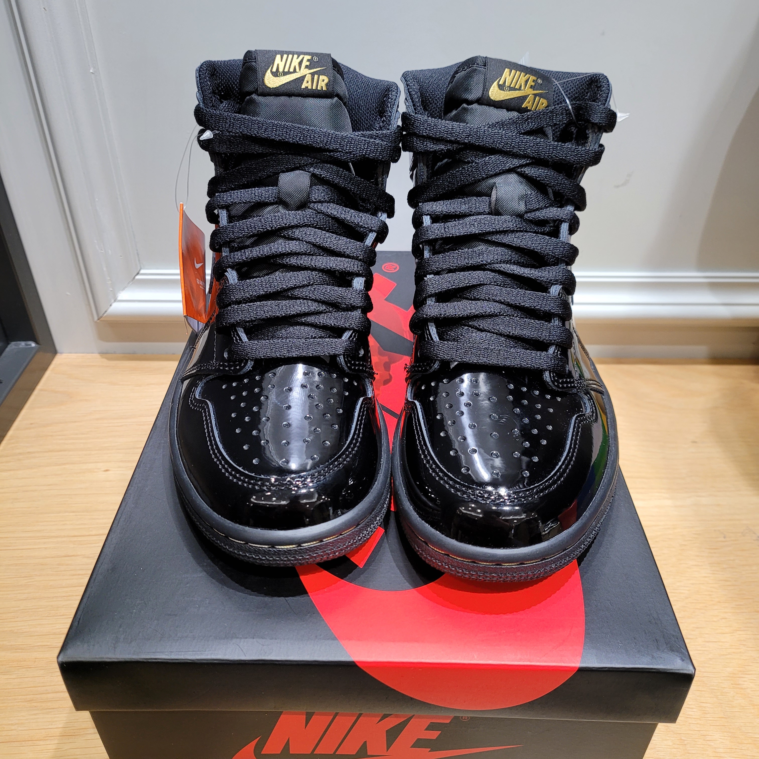 Jordan 1 Retro High OG Metallic Gold 착용 스타일 - 1