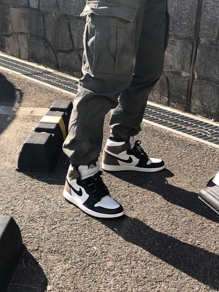 Jordan 1 Retro High OG Black Mocha 착용 스타일