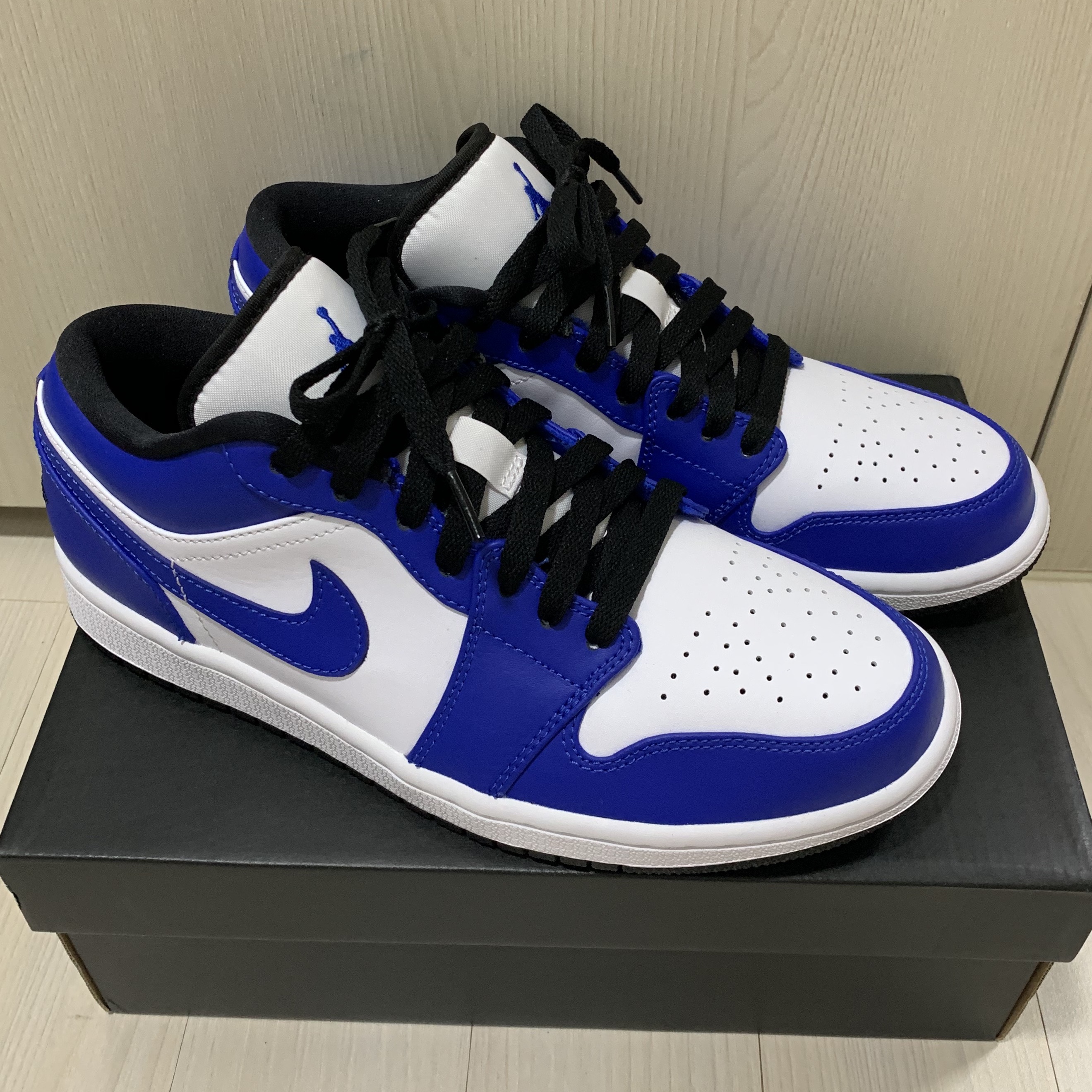 Jordan 1 Low Hyper Royal 착용 스타일