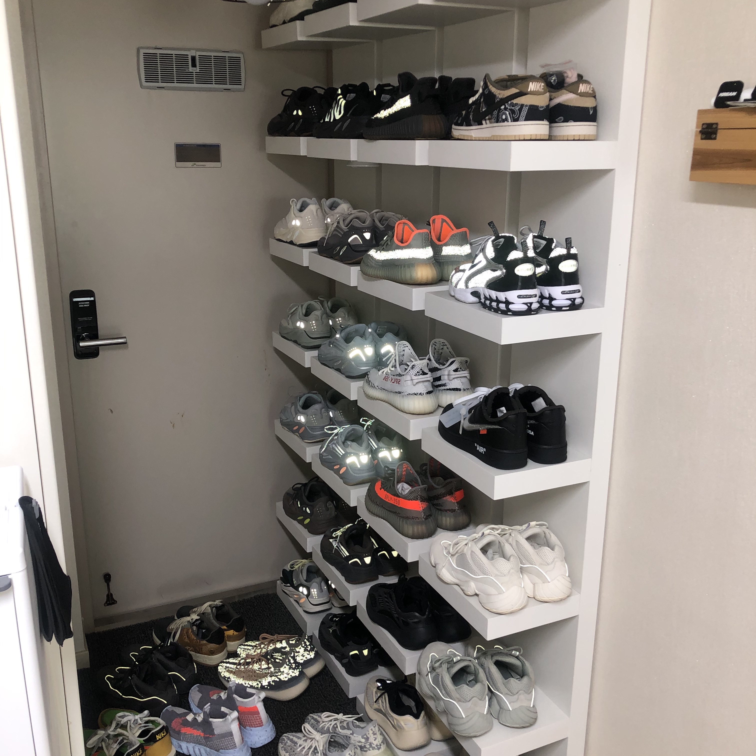 Nike x Travis Scott SB Dunk Low, Nike x Stussy Air Zoom Spiridon Cage 2 Pure Platinum 착용 스타일