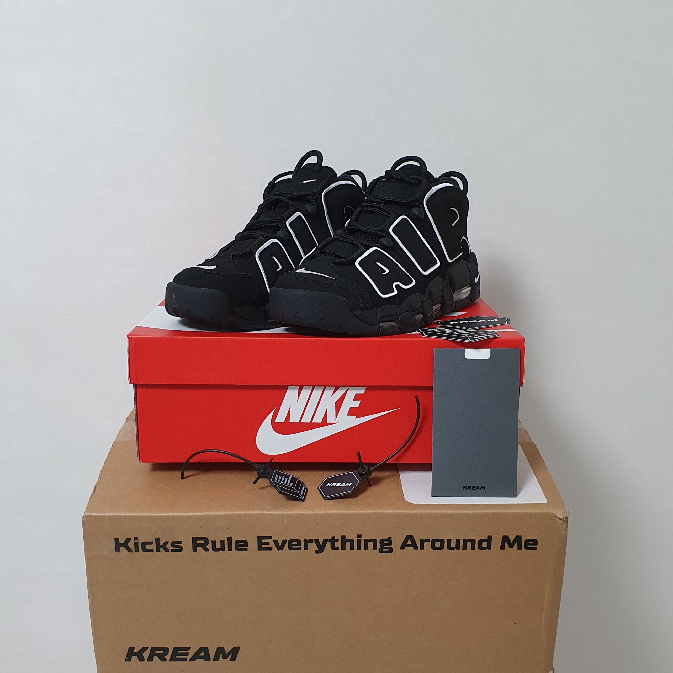 Nike Air More Uptempo Black White 2020 착용 스타일 - 2