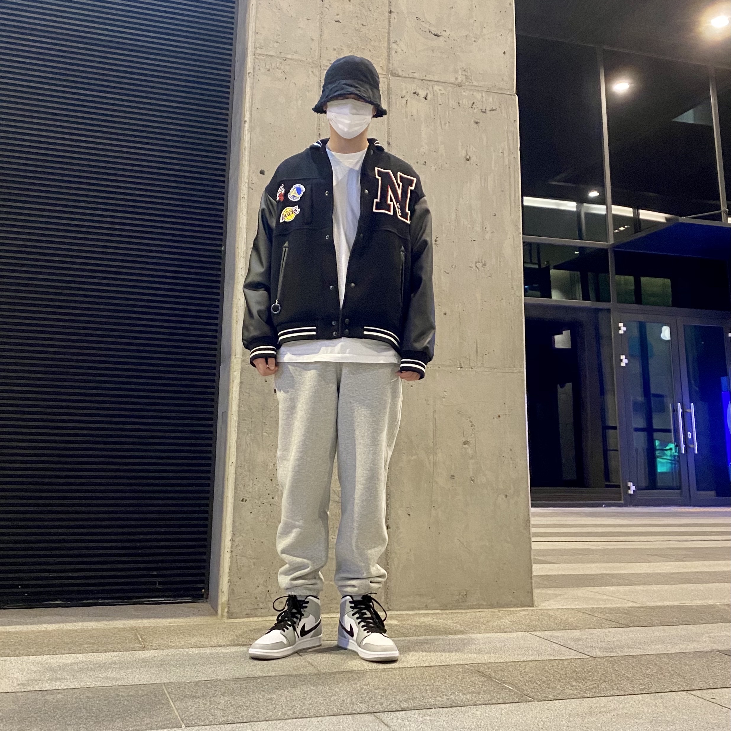 Jordan 1 Mid Light Smoke Grey 착용 스타일 - 2