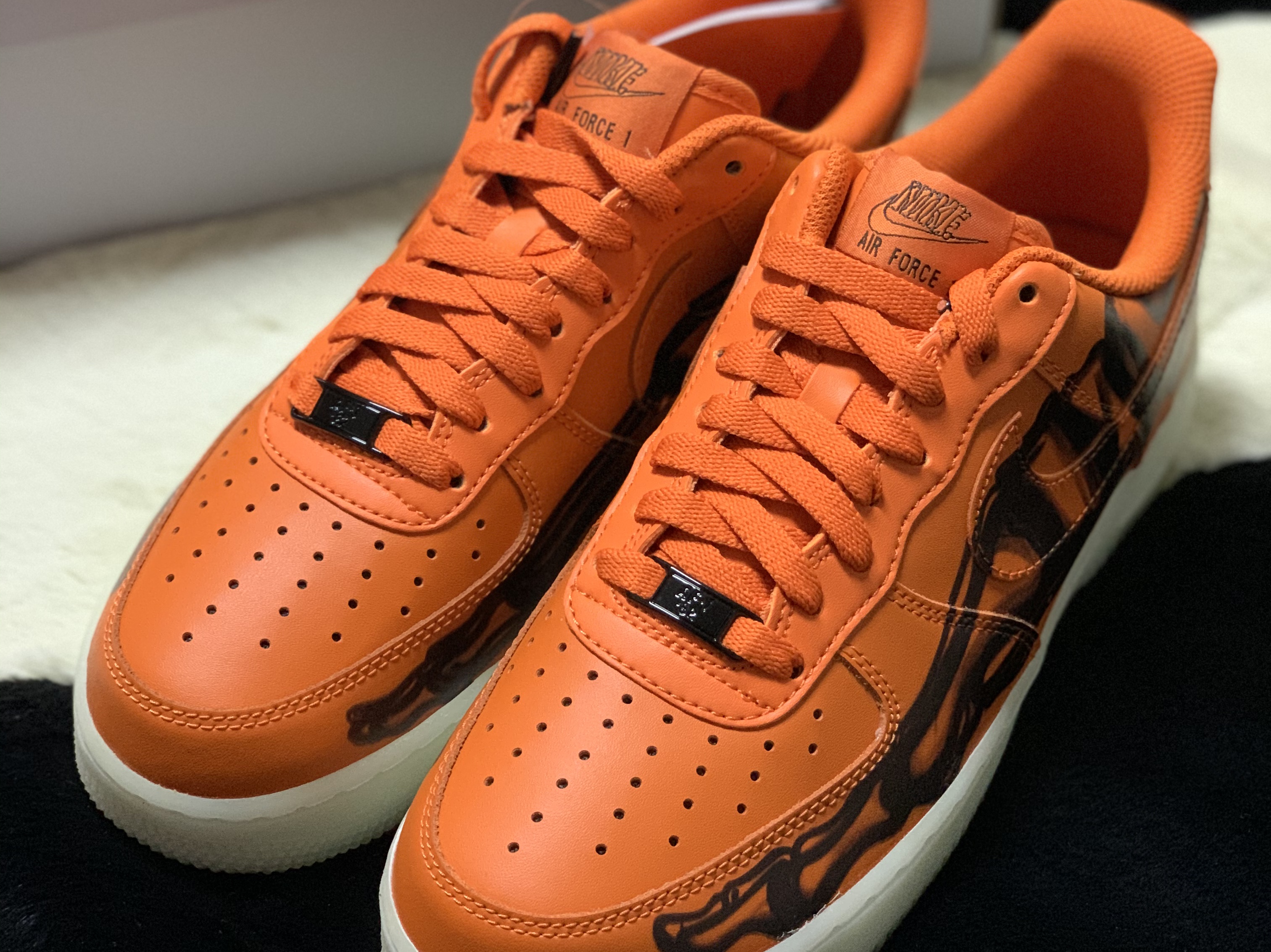 Nike Air Force 1 Low '07 Orange Skeleton 착용 스타일 - 1