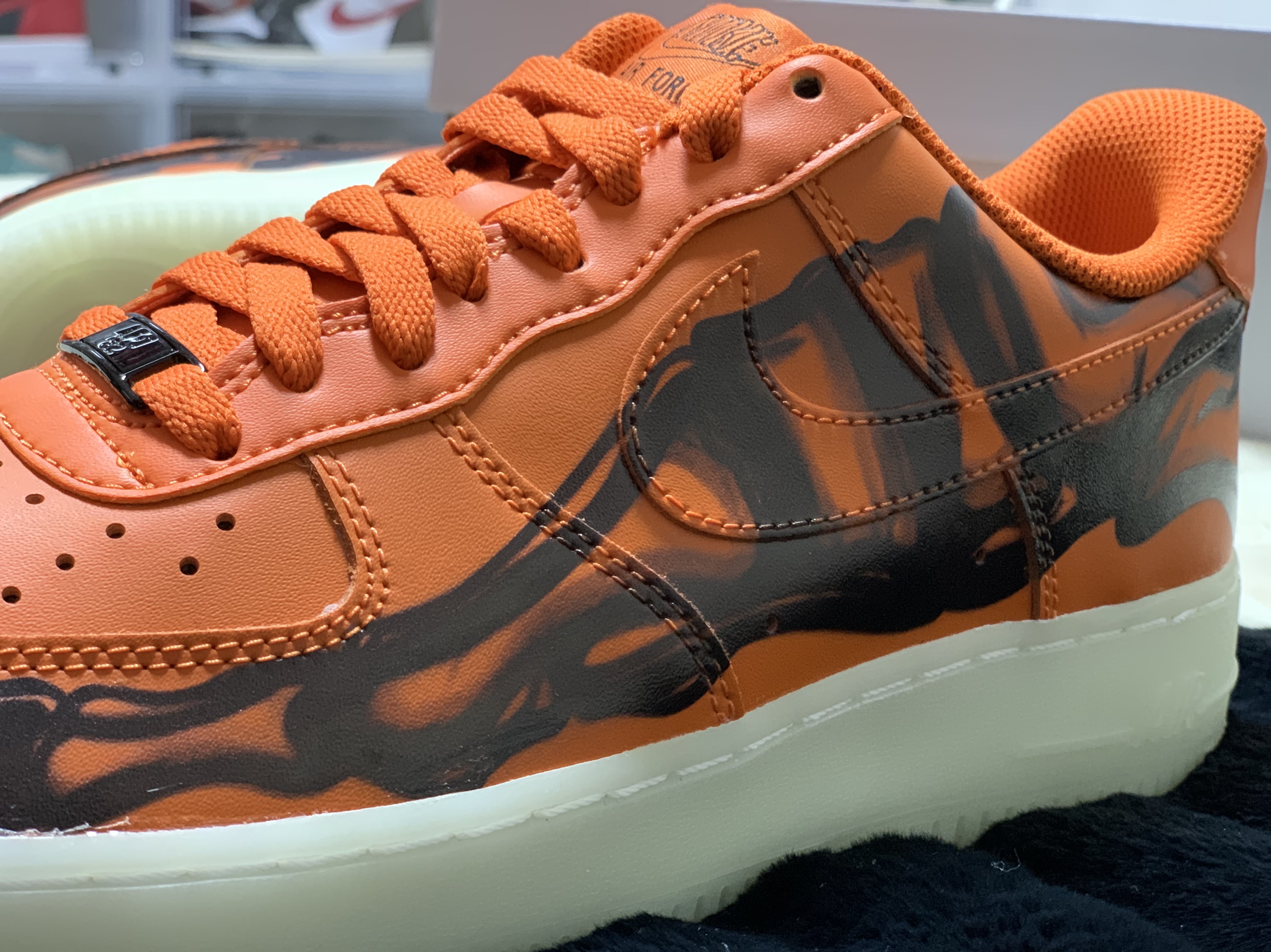Nike Air Force 1 Low '07 Orange Skeleton 착용 스타일 - 2