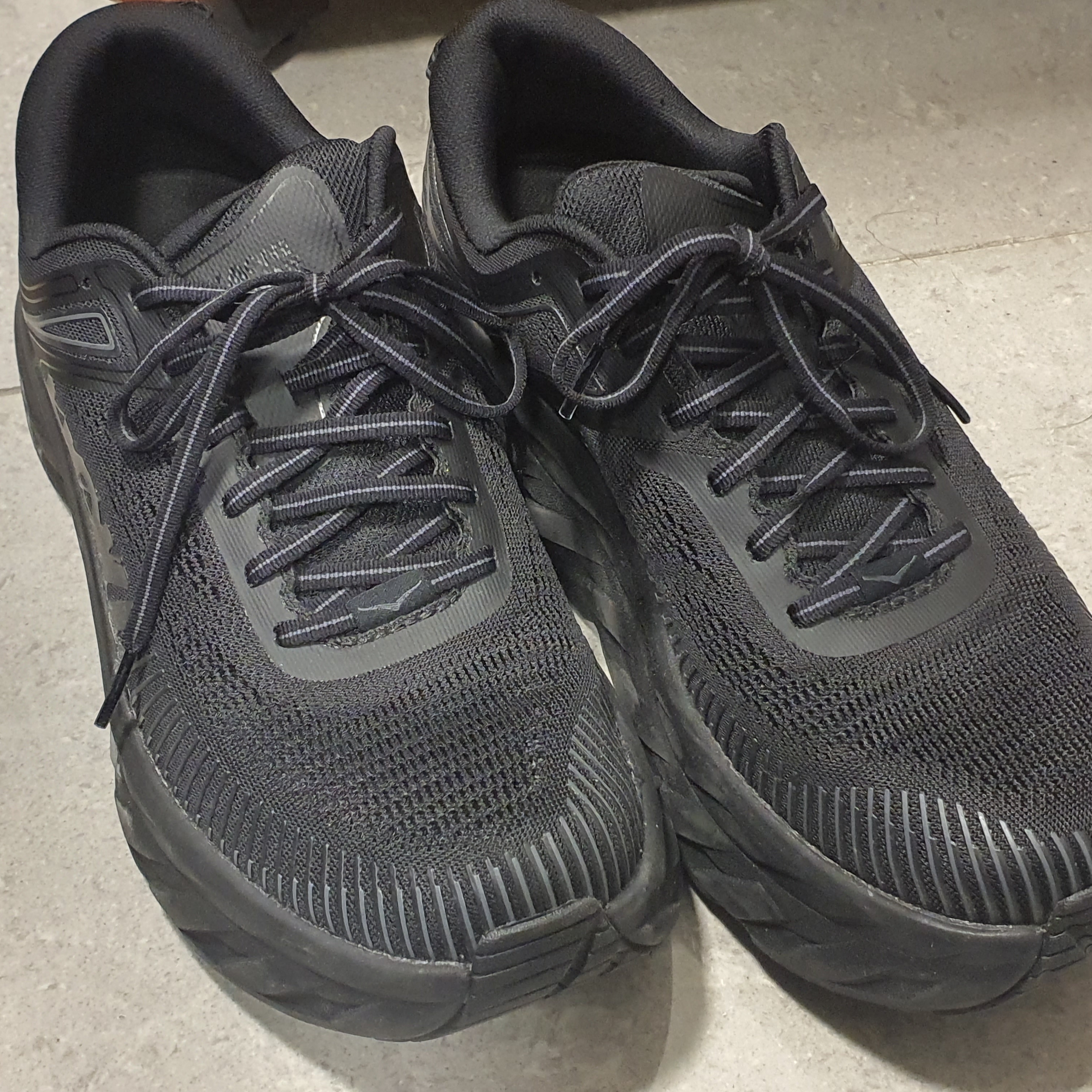 Hoka Bondi 7 Black - Wide 착용 스타일