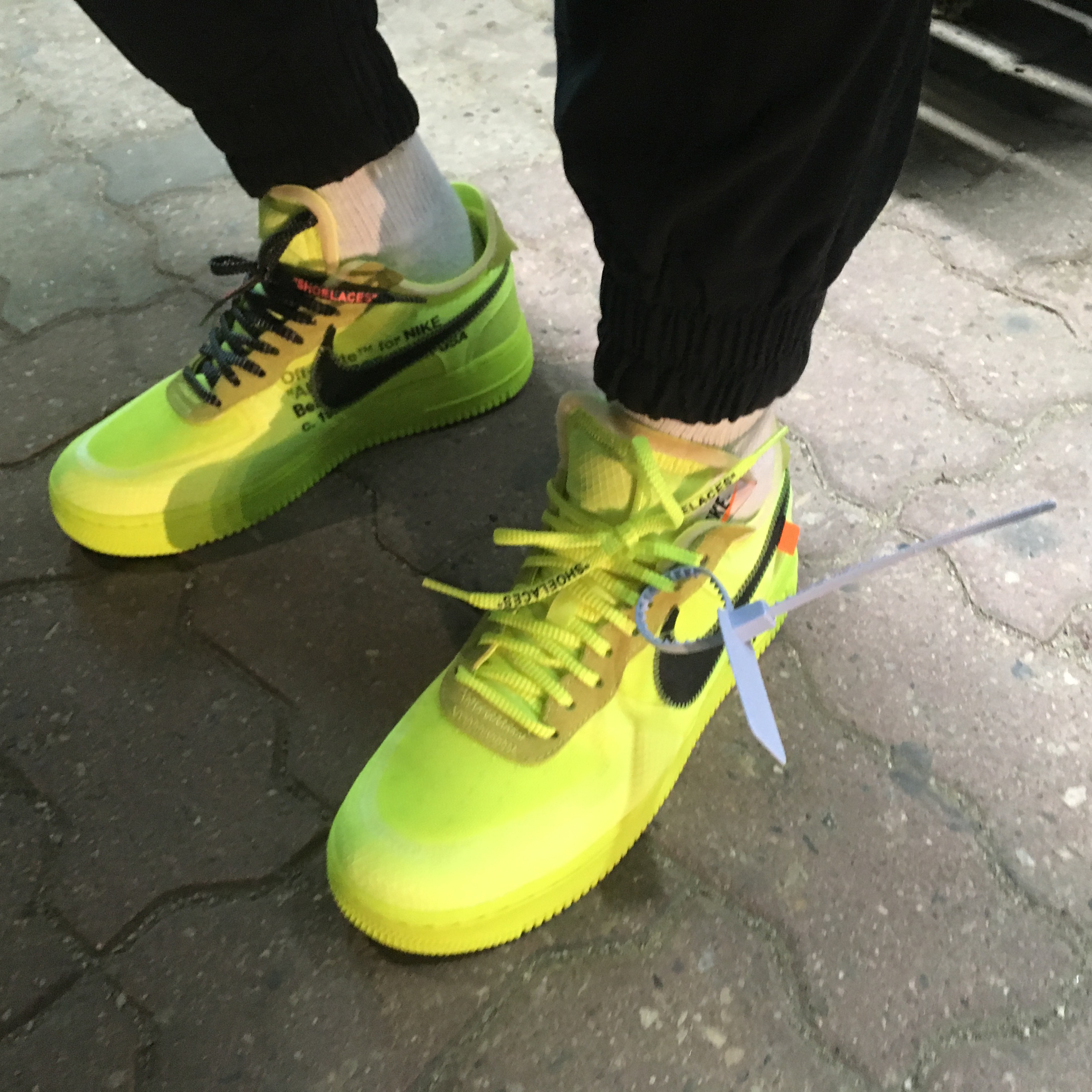 Nike x Off-White Air Force 1 Low Volt 착용 스타일