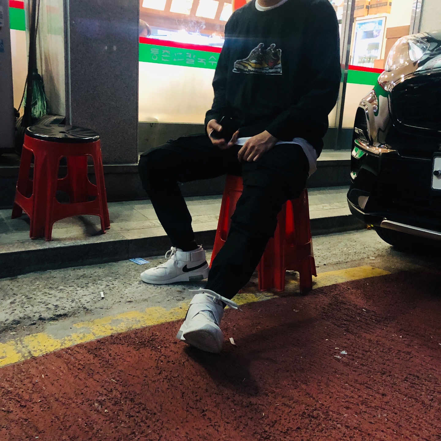 Nike x Fear of God Air Fear of God Raid Light Bone 착용 스타일
