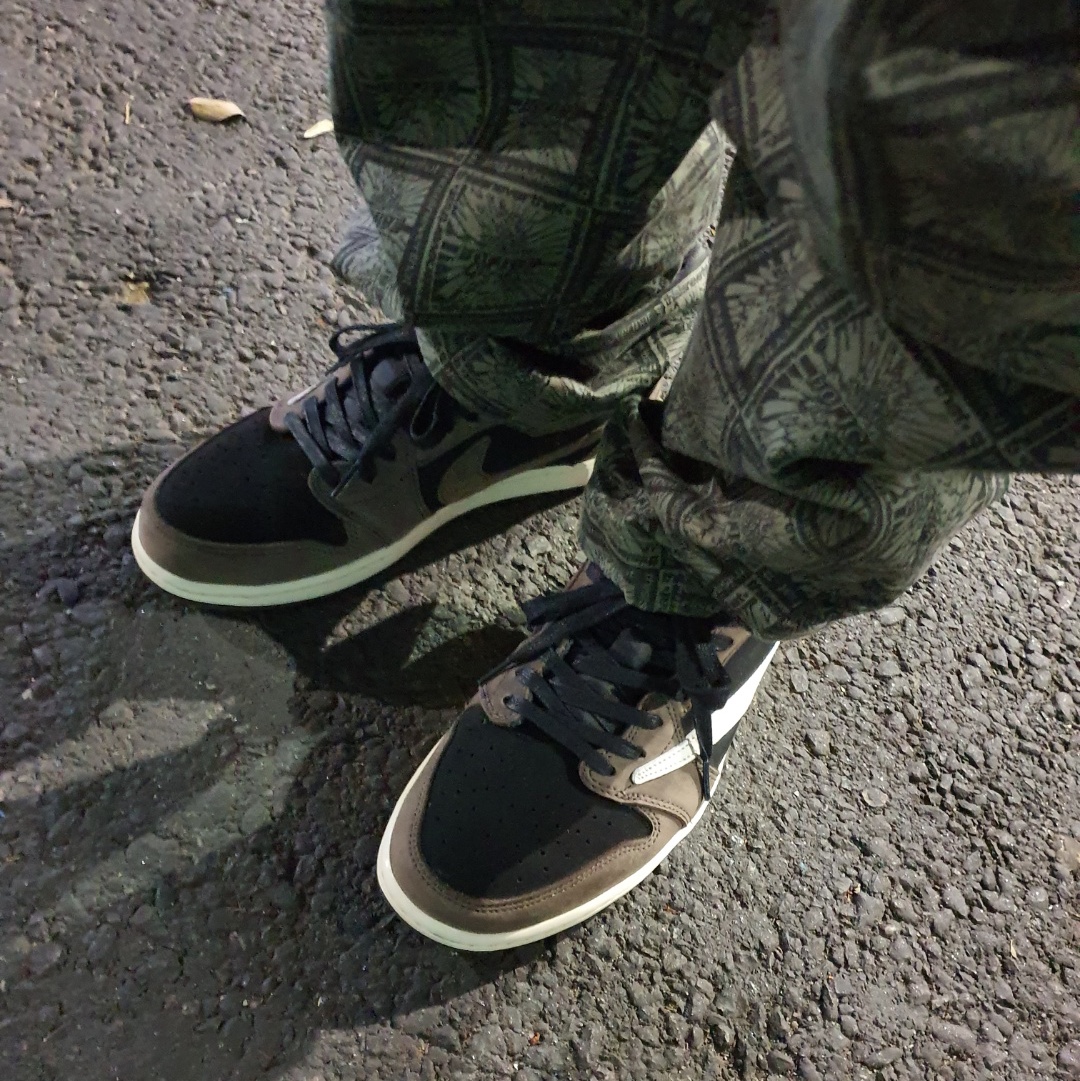Jordan 1 x Travis Scott Retro Low OG SP Mocha 착용 스타일