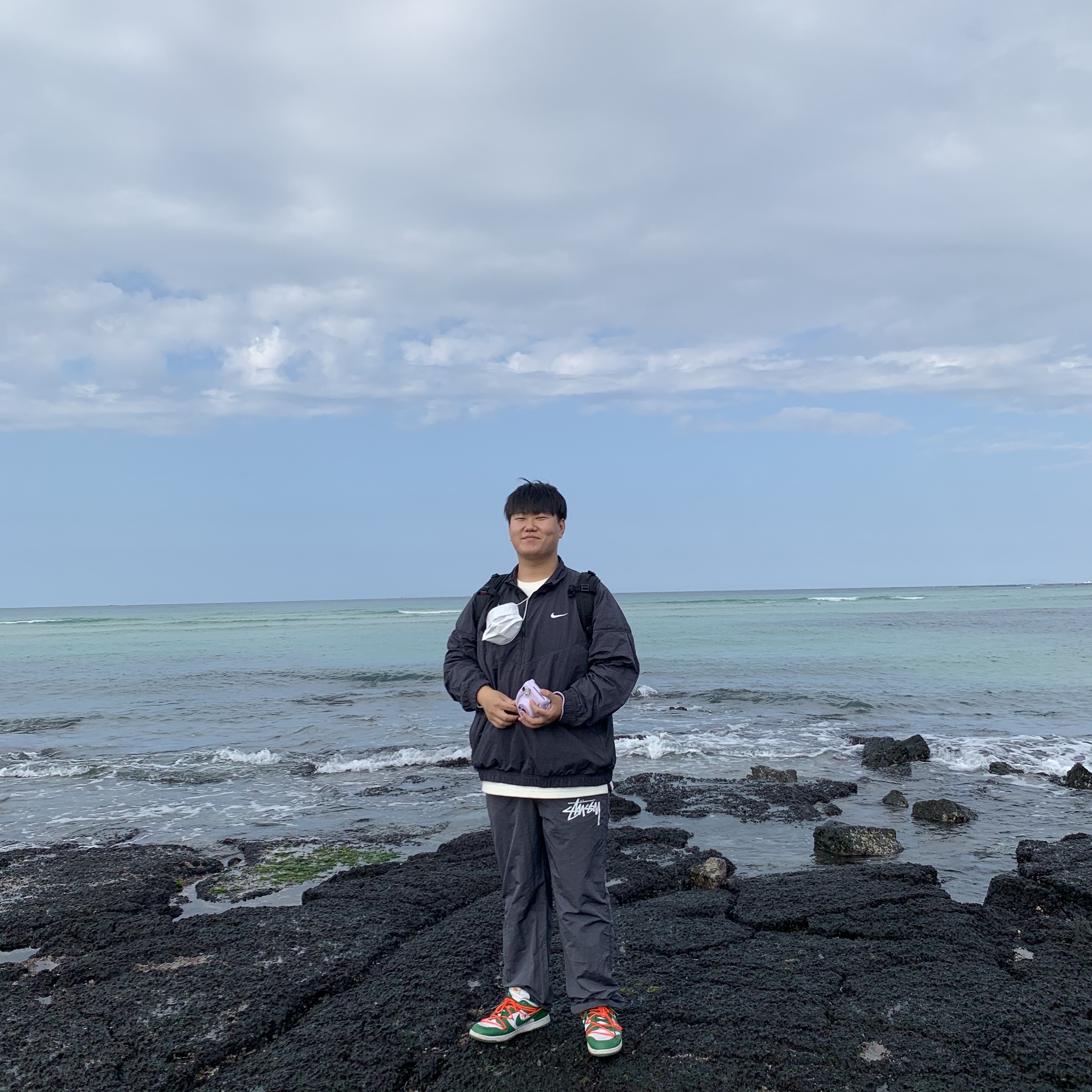 Nike x Off-White Dunk Low Pine Green, Nike x Stussy Windrunner Jacket Off Noir 착용 스타일