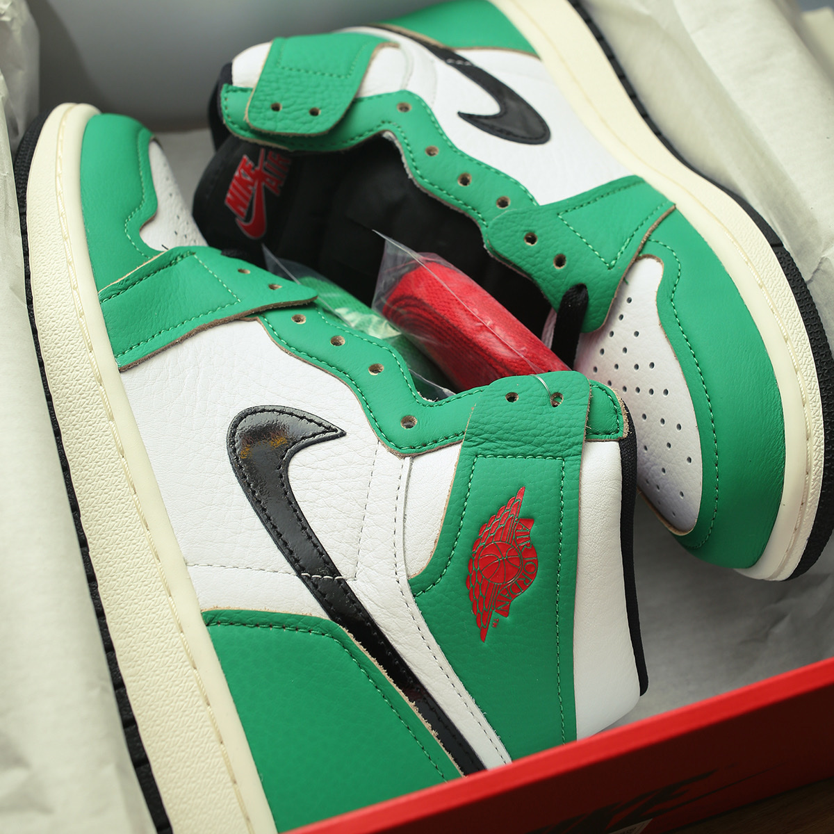(W) Jordan 1 Retro High OG Lucky Green 착용 스타일 - 4