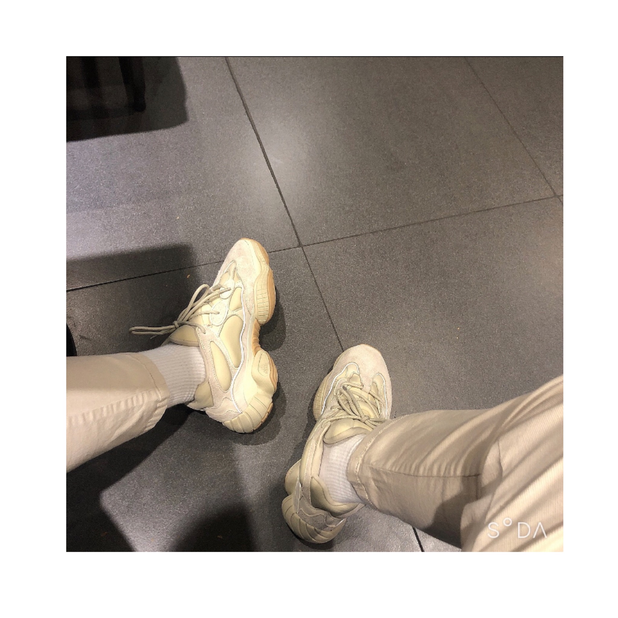 Adidas Yeezy 500 Stone 착용 스타일