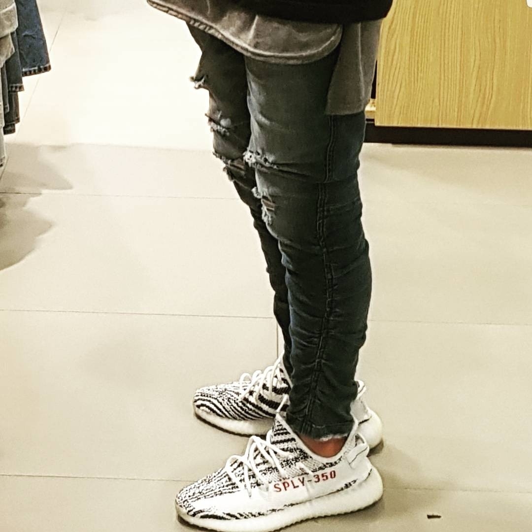 Adidas Yeezy Boost 350 V2 Zebra 2017/2019/2020 착용 스타일