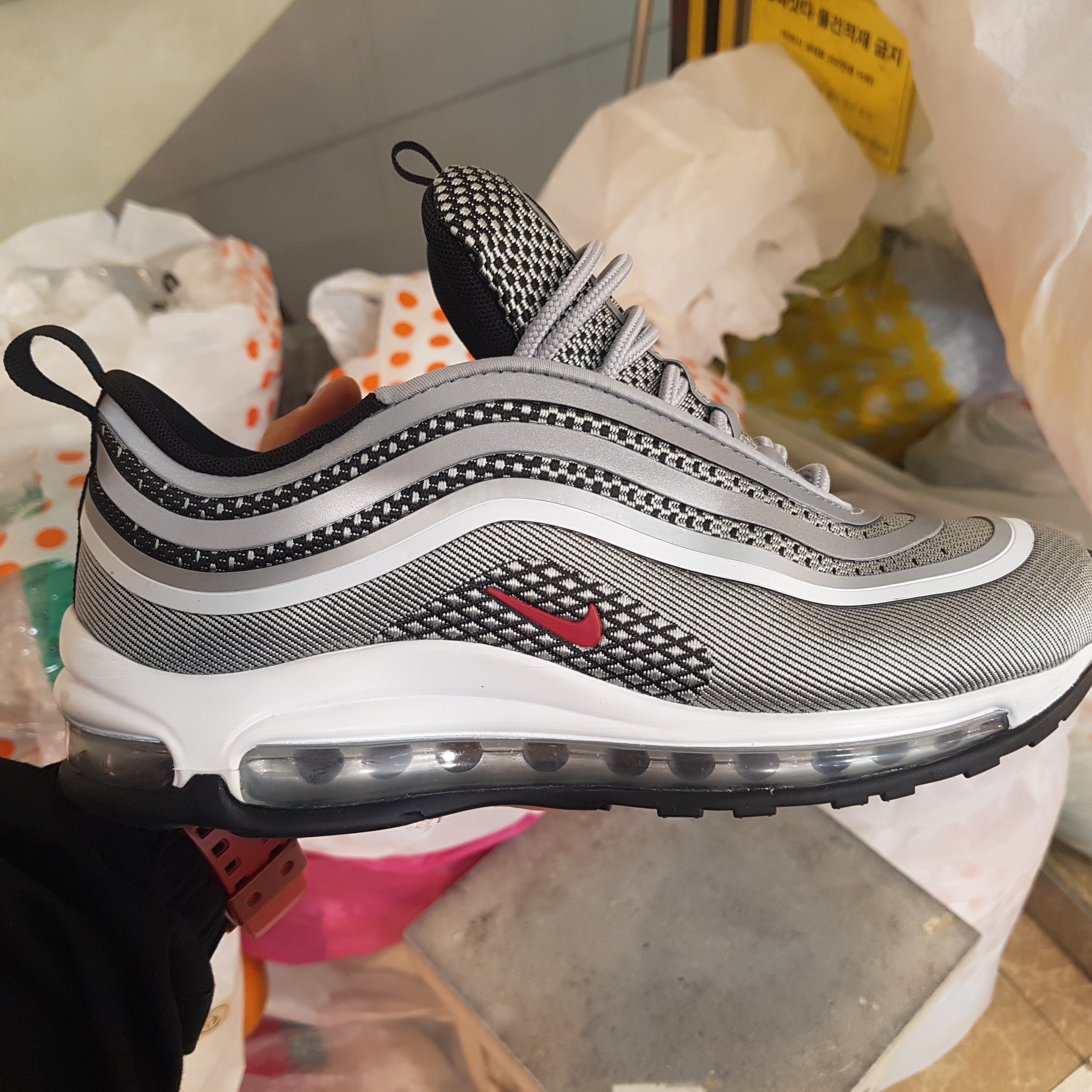 Nike Air Max 97 Ultra 17 Silver Bullet 착용 스타일 - 3