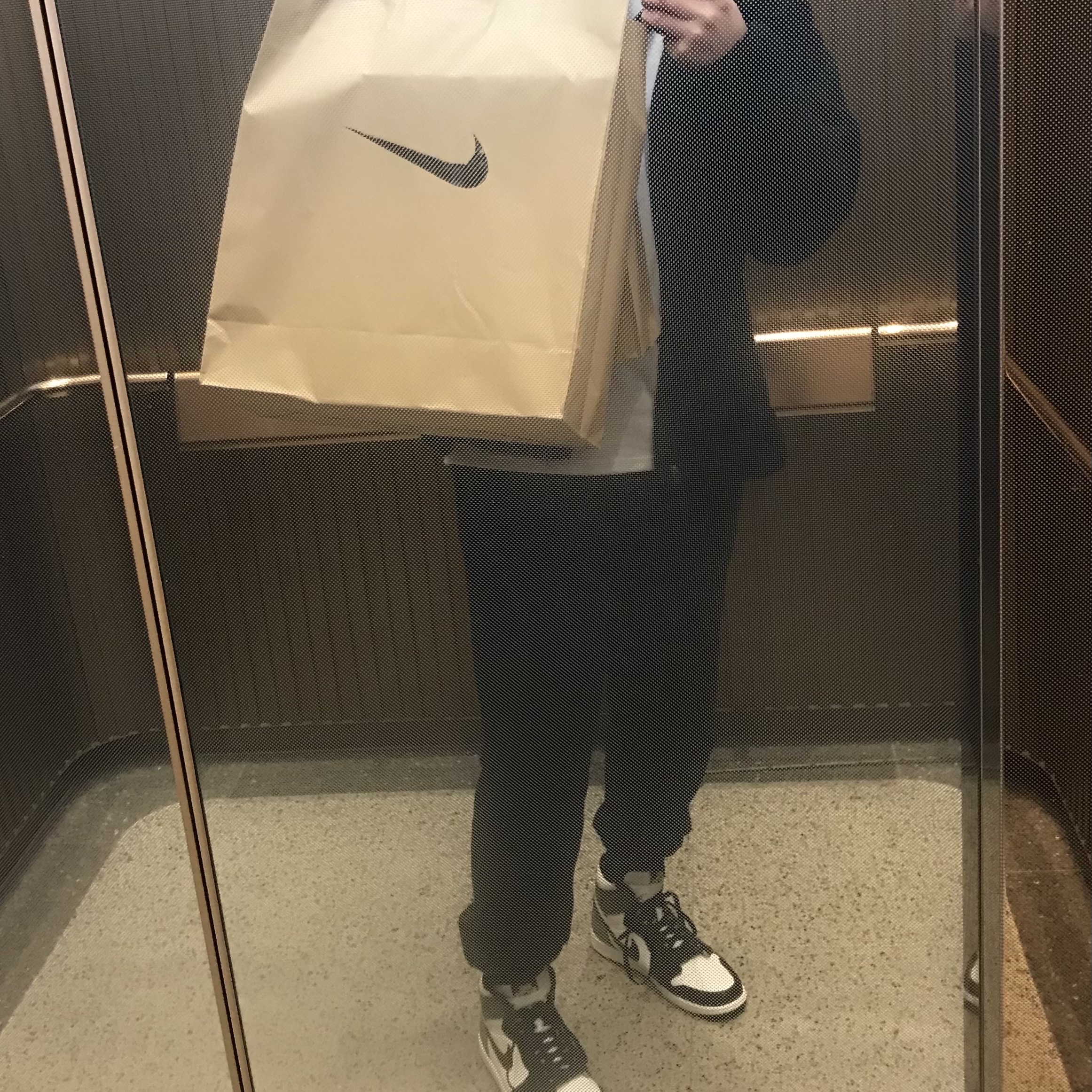 Jordan 1 Retro High OG Black Mocha 착용 스타일
