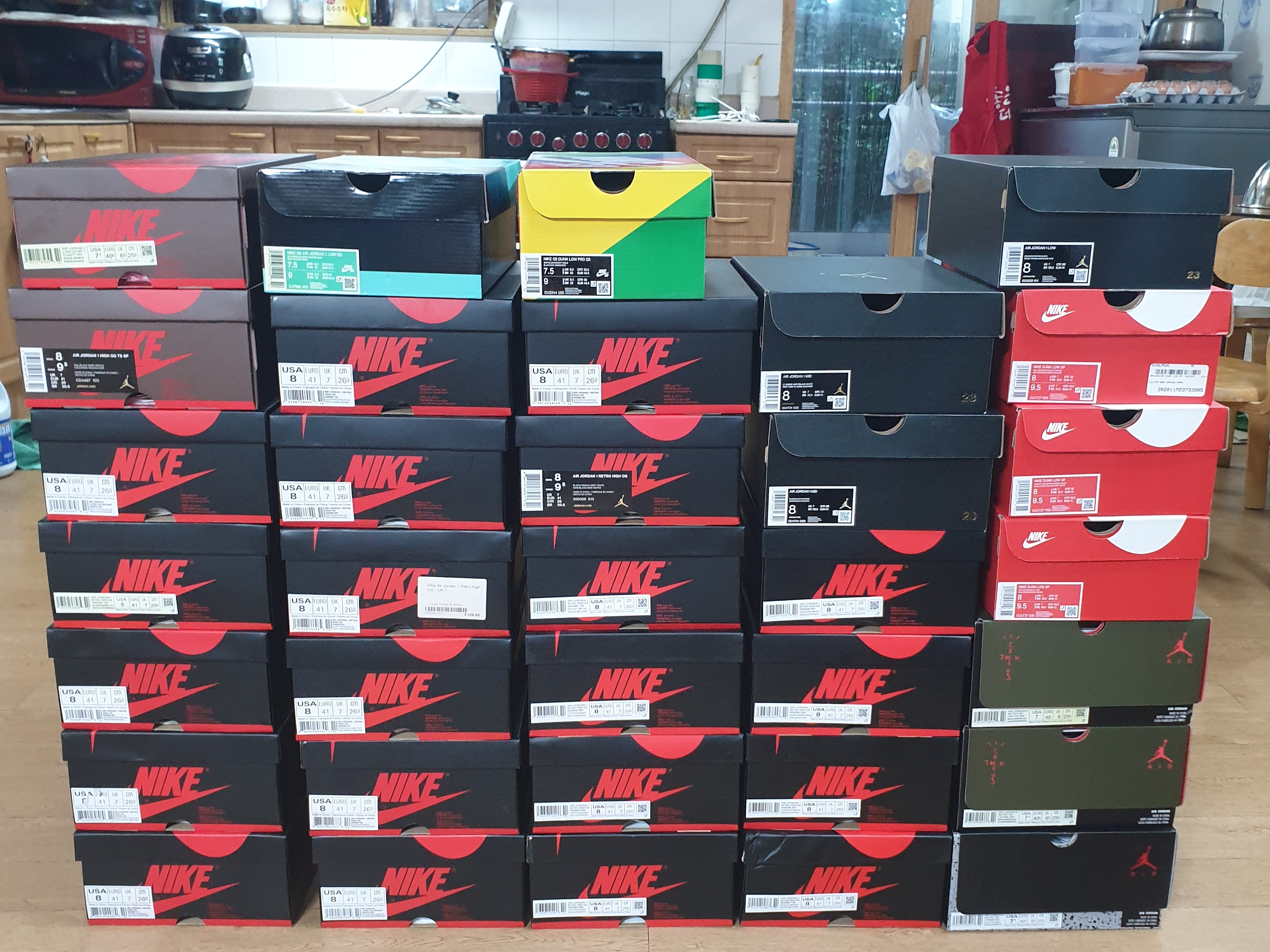 Jordan 1 x Travis Scott Retro High OG SP Mocha, Jordan 1 Retro High Game Royal 착용 스타일 - 1
