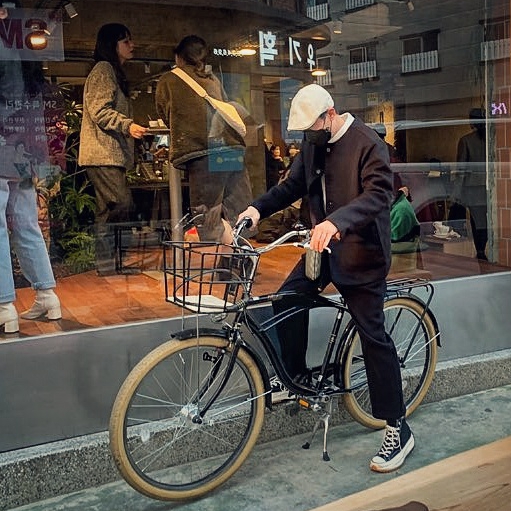 Converse x JW Anderson Run Star Hike Hi Black 착용 스타일 - 3