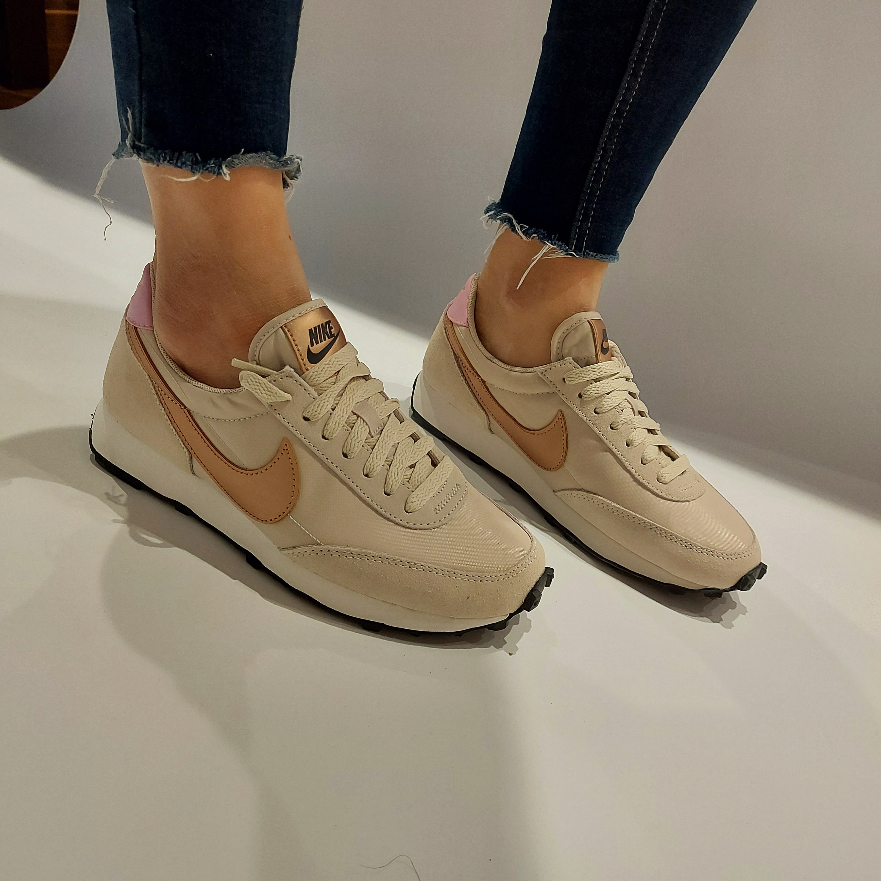 (W) Nike Daybreak RTL Metallic Red Bronze 착용 스타일 - 3