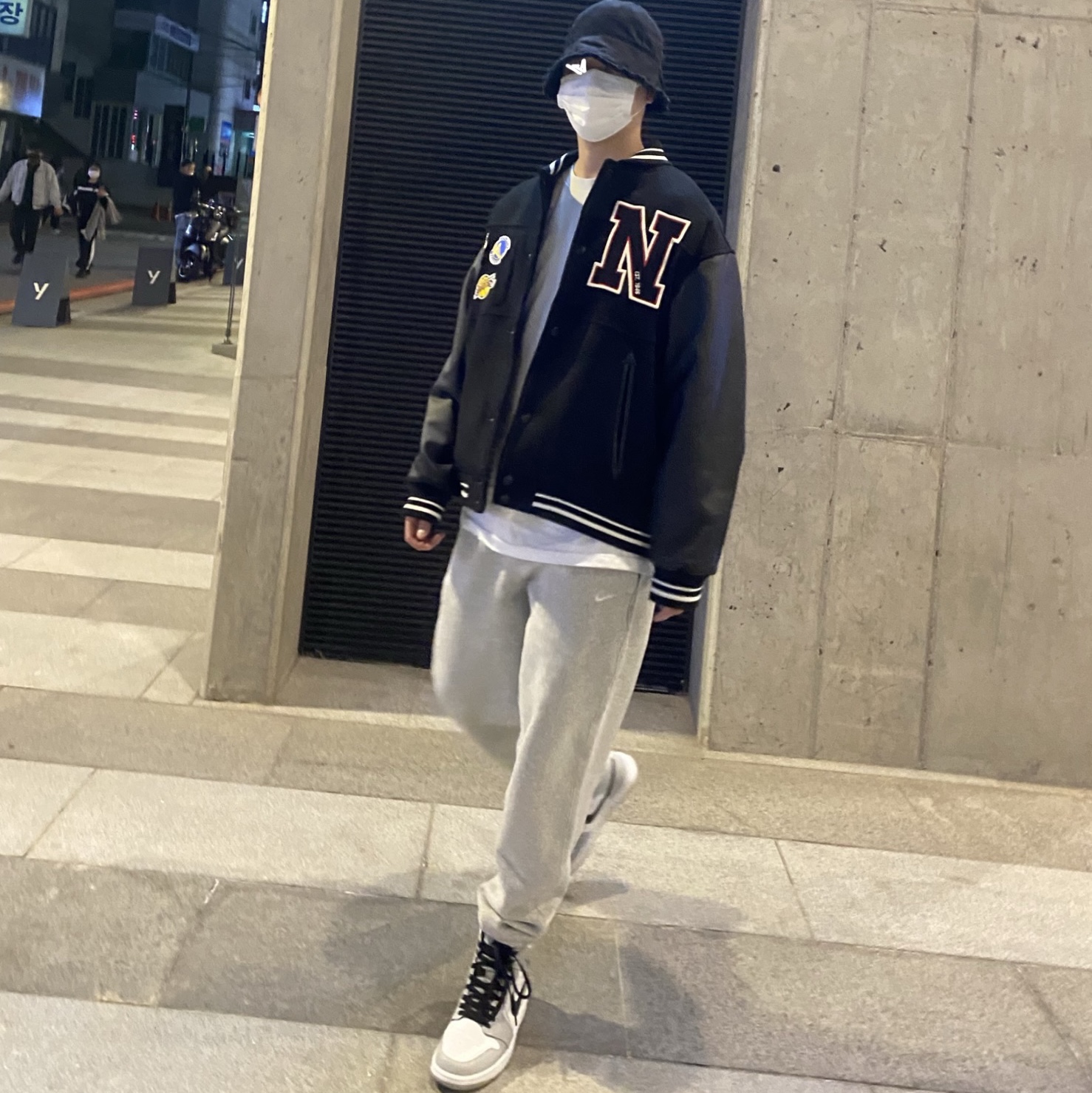 Jordan 1 Mid Light Smoke Grey 착용 스타일 - 1
