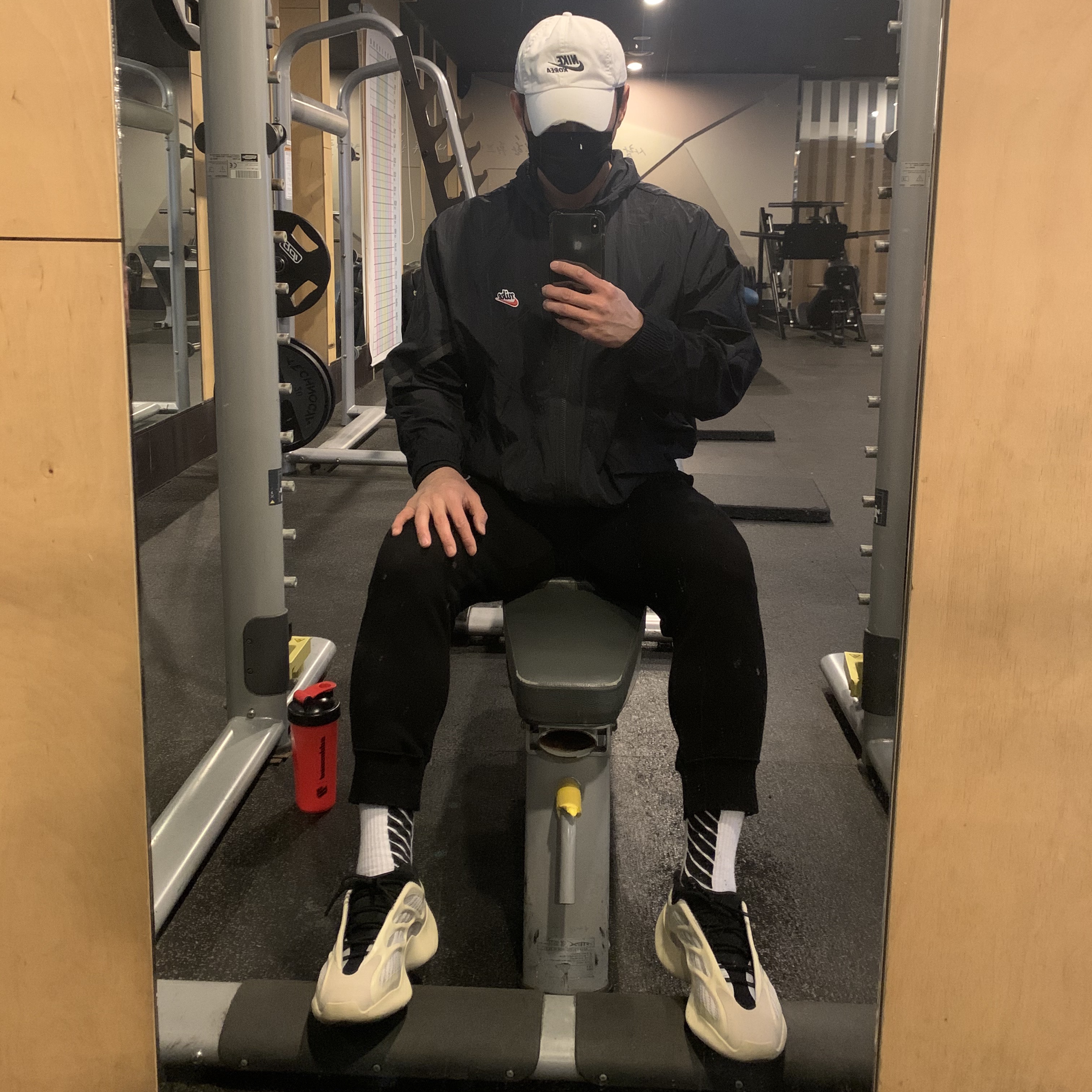 Adidas Yeezy 700 V3 Azael 2019 착용 스타일