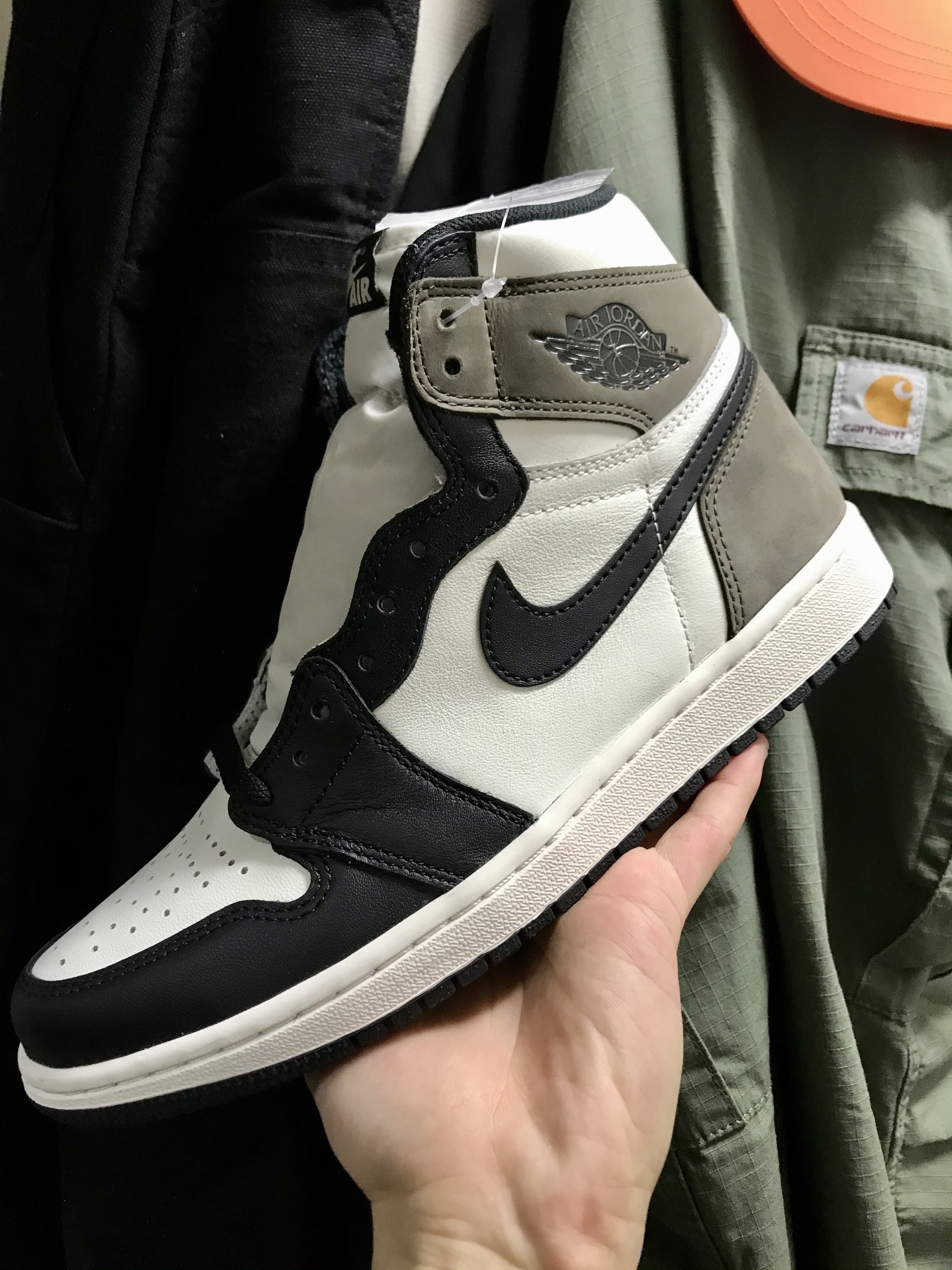 Jordan 1 Retro High OG Black Mocha 착용 스타일