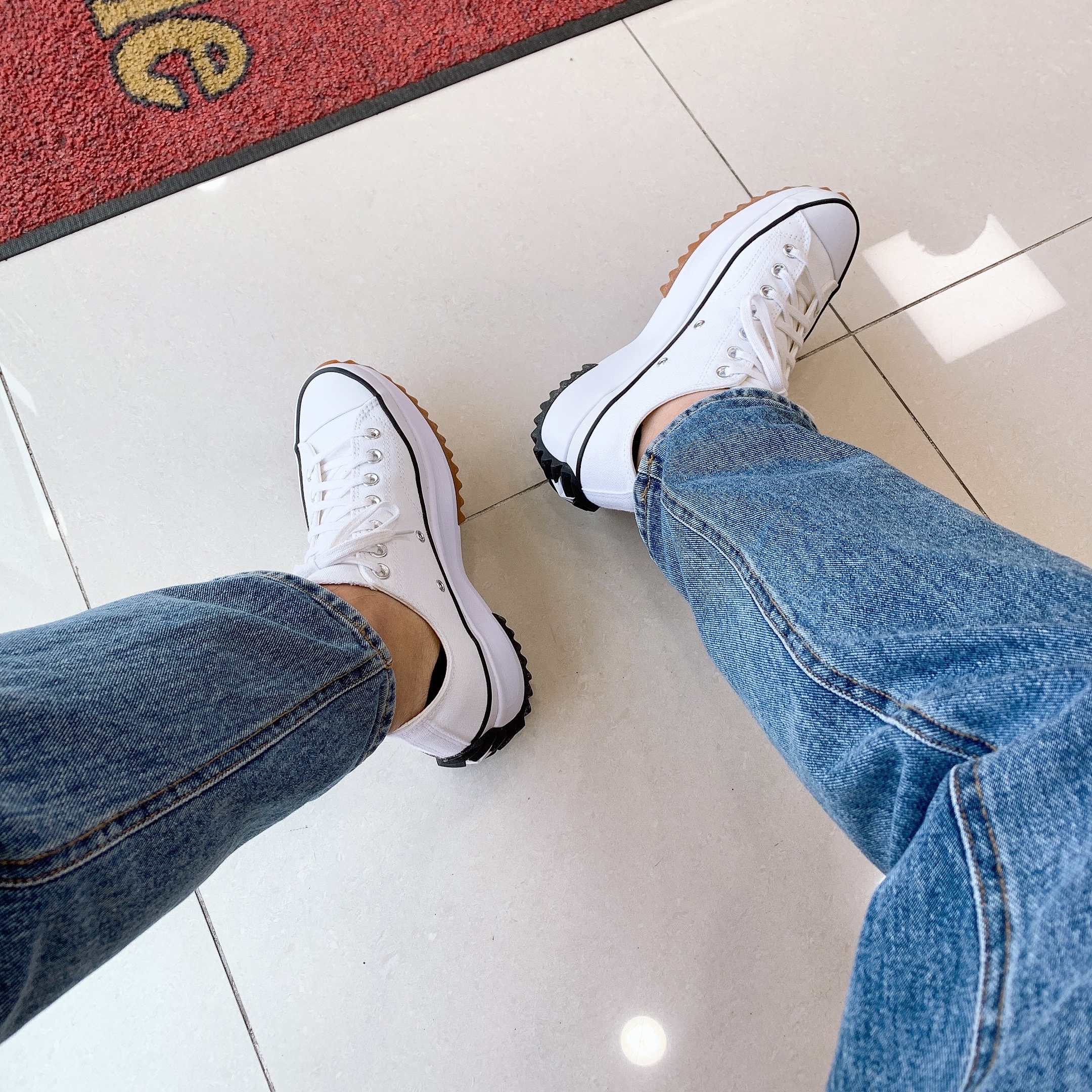 Converse Run Star Hike Low Black, Converse Run Star Hike Low White 착용 스타일 - 2