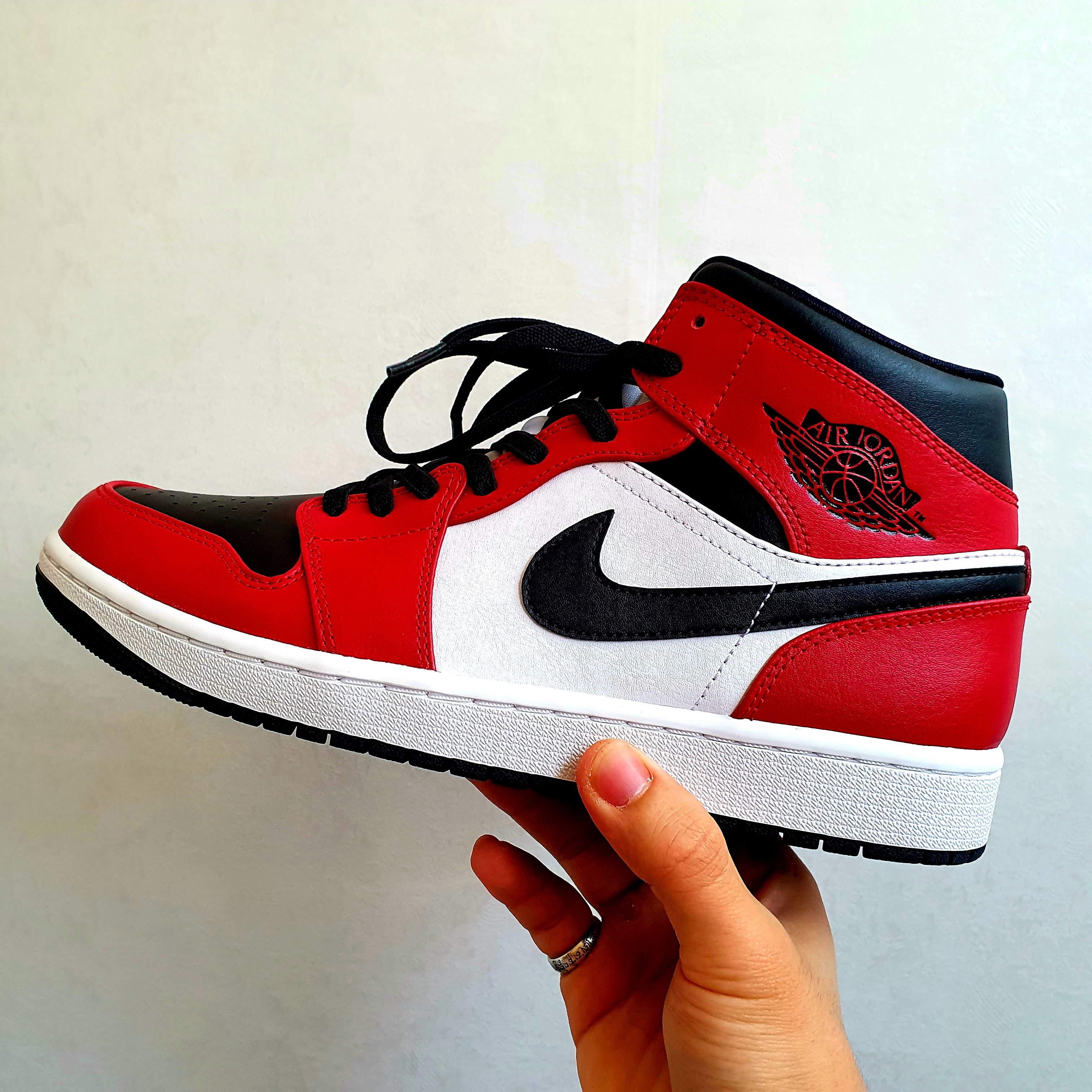 Jordan 1 Mid Chicago Black Toe 착용 스타일