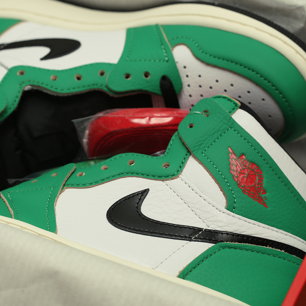 (W) Jordan 1 Retro High OG Lucky Green 착용 스타일 - 5