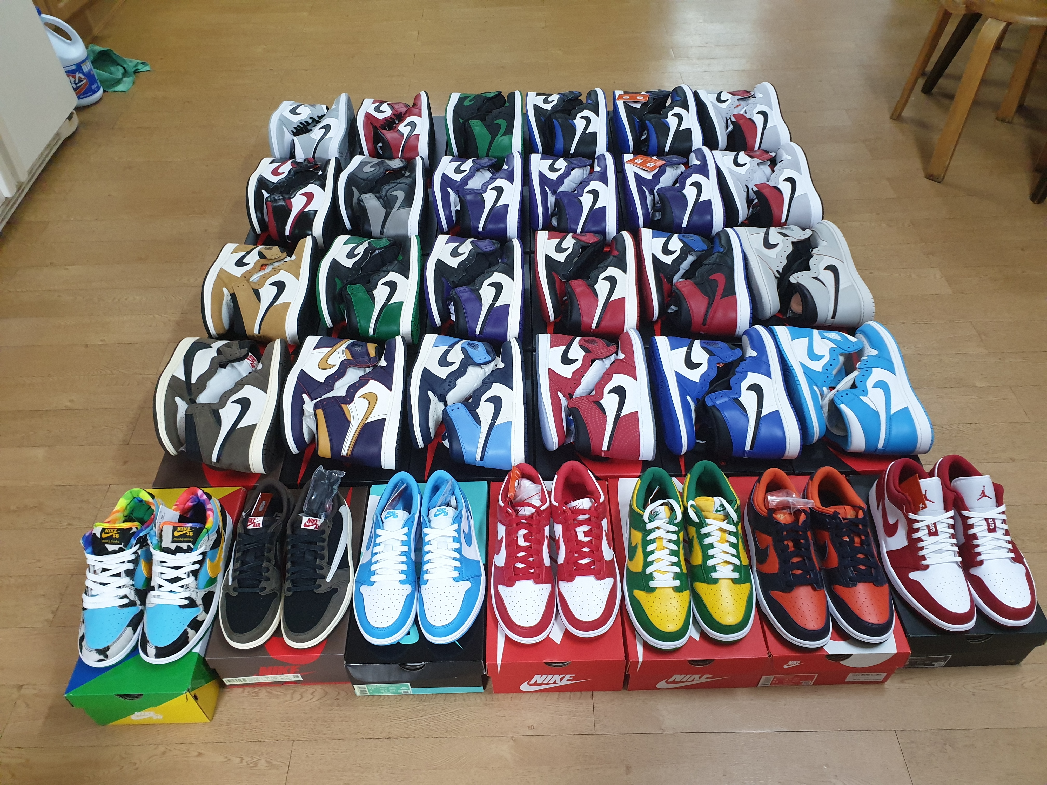Jordan 1 x Travis Scott Retro High OG SP Mocha, Jordan 1 Retro High Game Royal 착용 스타일 - 2