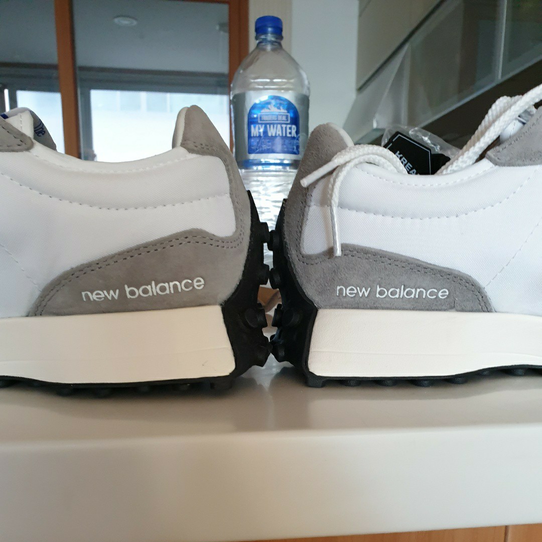 New Balance 327 Grey 착용 스타일