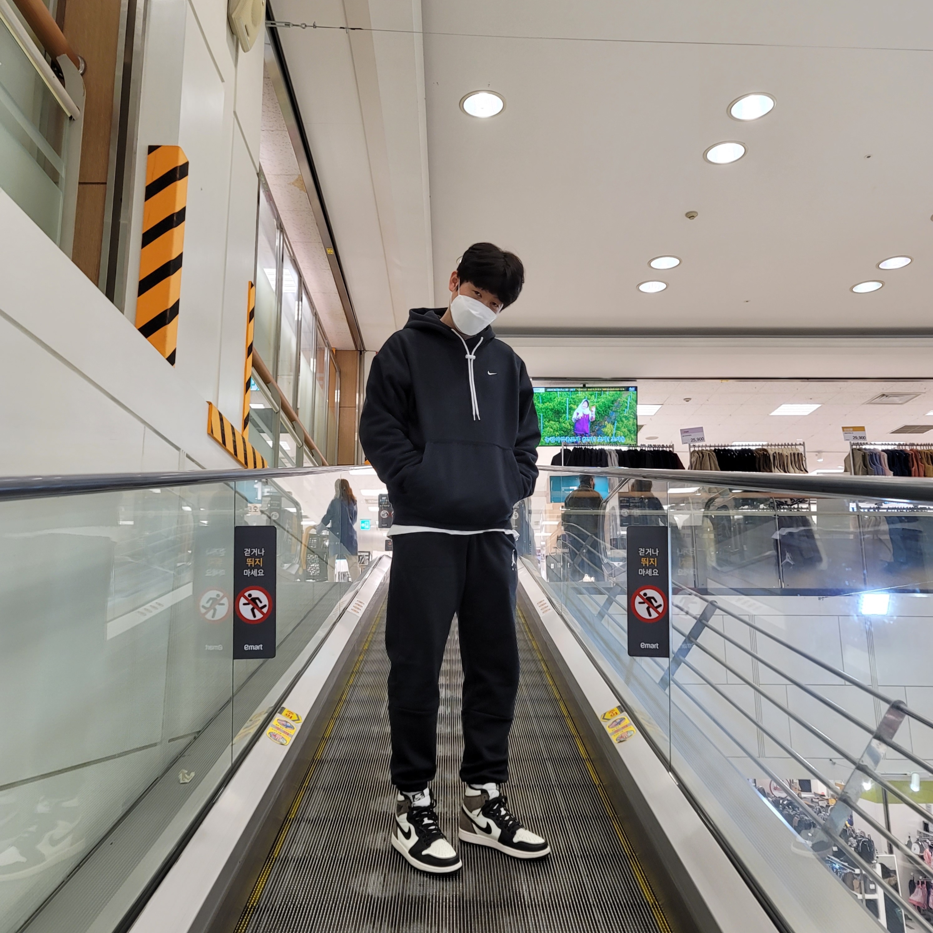 Jordan 1 Retro High OG Black Mocha 착용 스타일