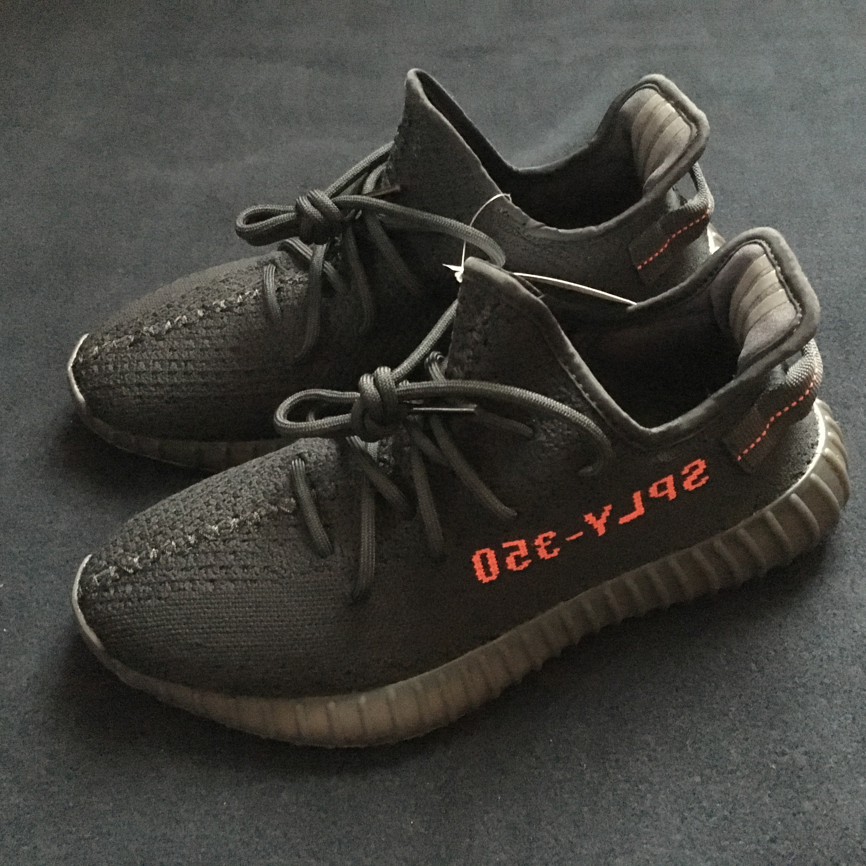 Adidas Yeezy Boost 350 V2 Black Red 2017 착용 스타일