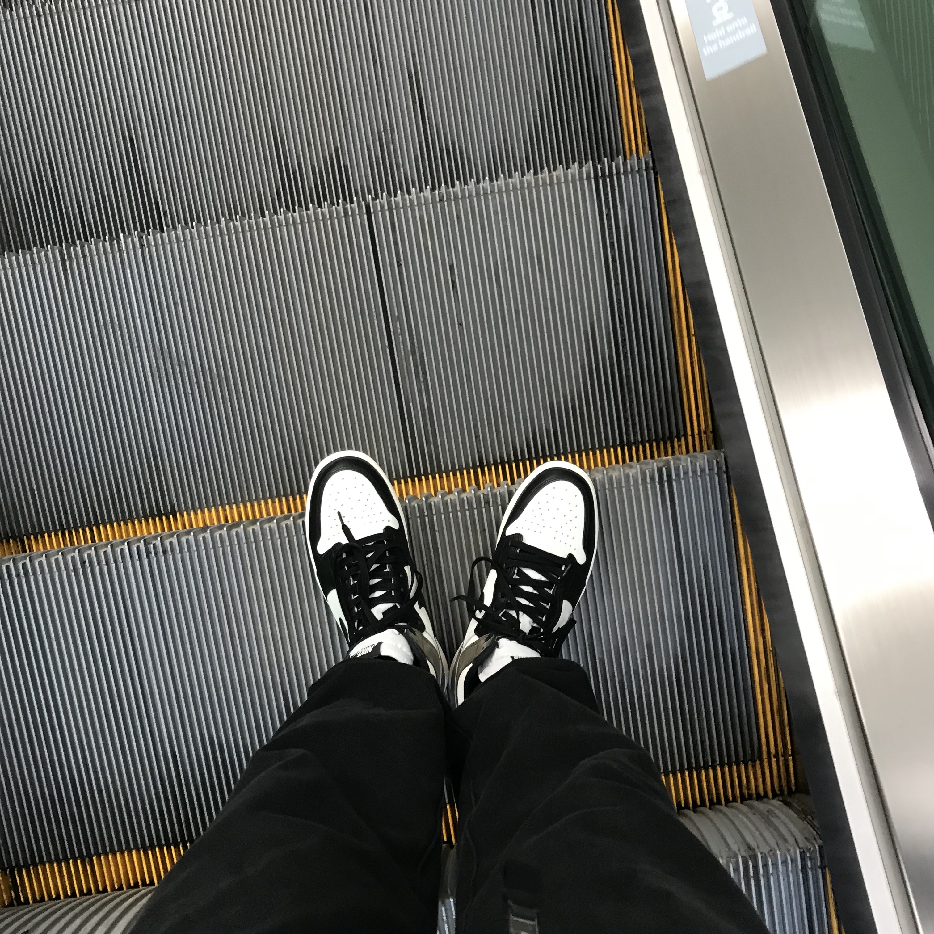 Jordan 1 Retro High OG Black Mocha 착용 스타일