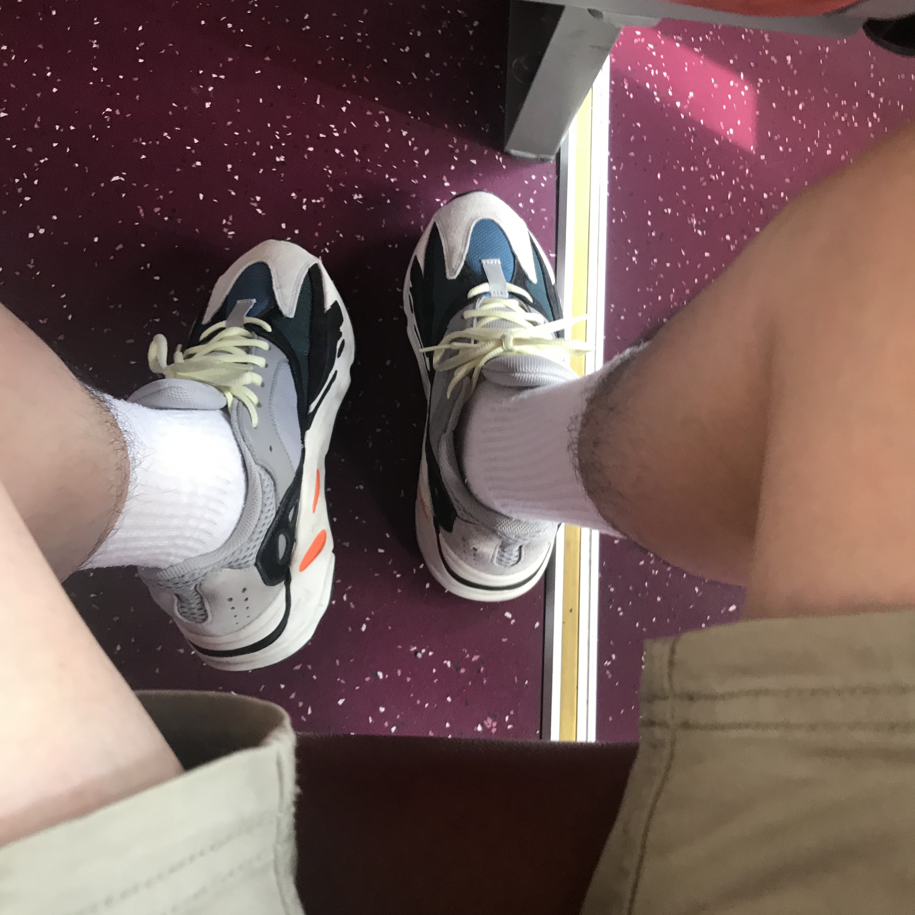Adidas Yeezy Boost 700 Wave Runner Solid Grey 2017/2019 착용 스타일