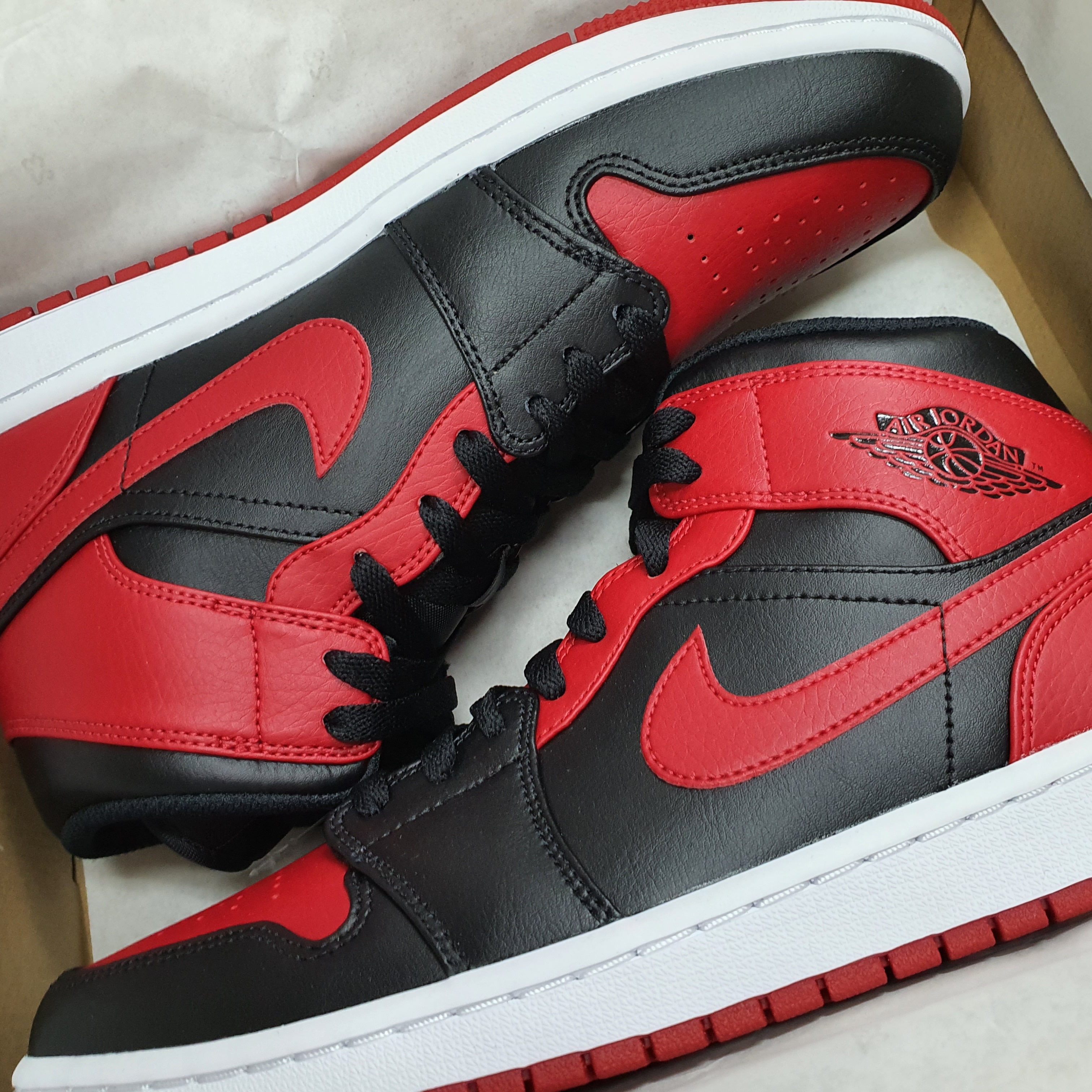 Jordan 1 Mid Bred Banned 2020, Jordan 3 Retro Court Purple 착용 스타일 - 1