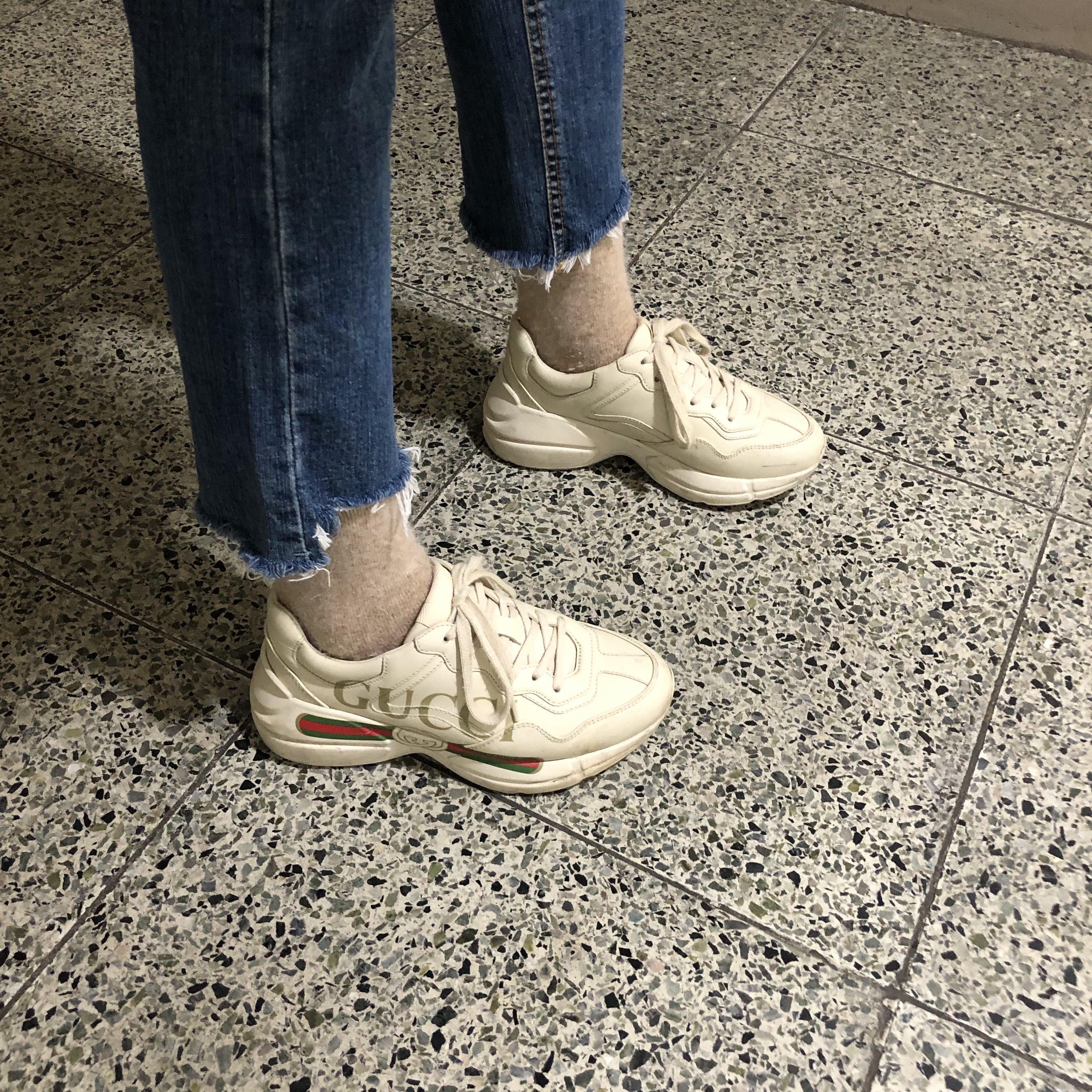 Gucci Rhyton Leather Sneakers Logo 착용 스타일