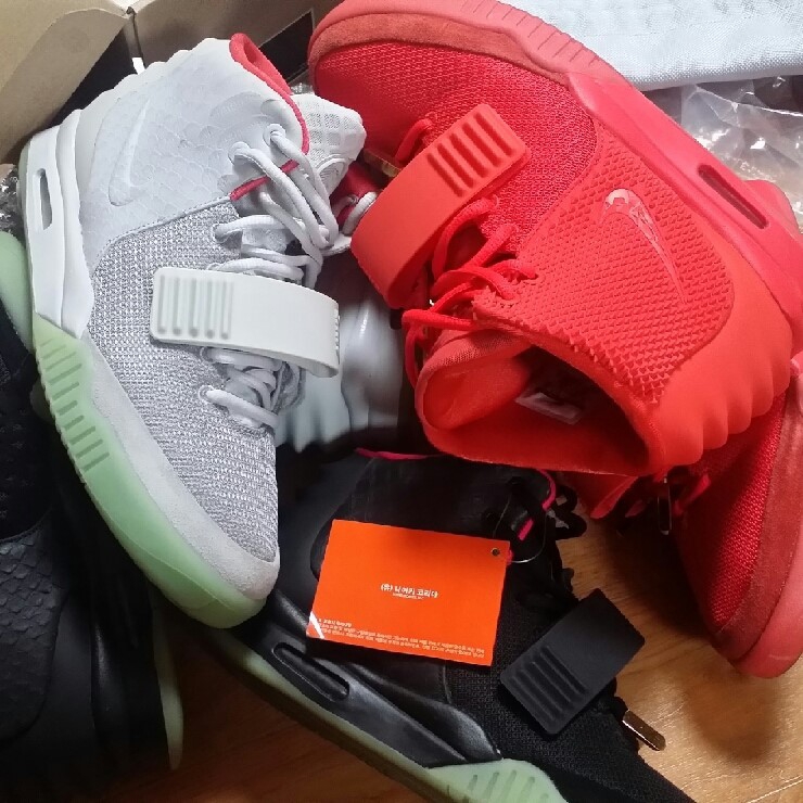 Nike Air Yeezy 2 Red October, Nike Air Yeezy 2 Solar Red 착용 스타일 - 3